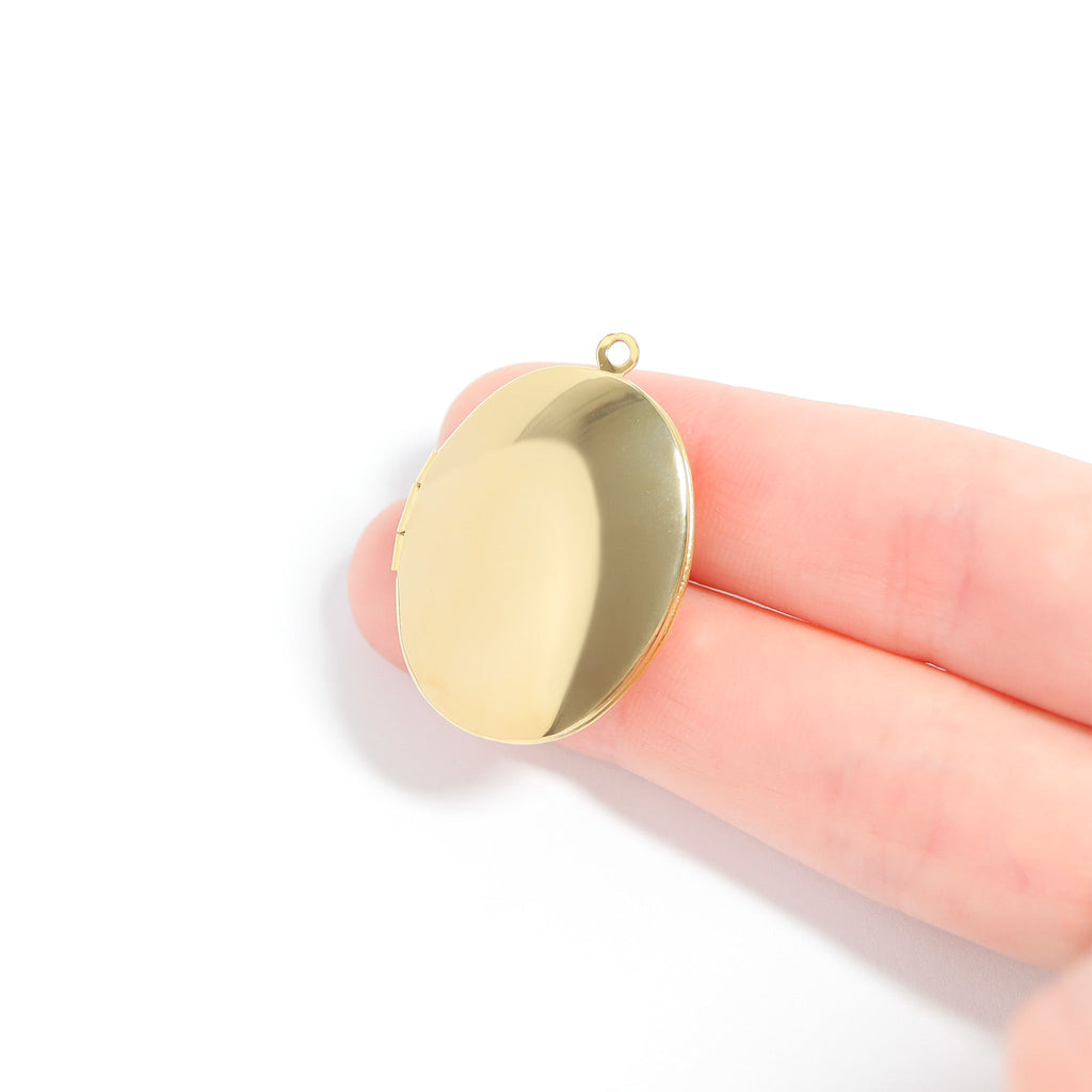 18K Gold Oval Locket – Waterproof Gold Locket Pendant | Hypoallergenic Jewelry Gift