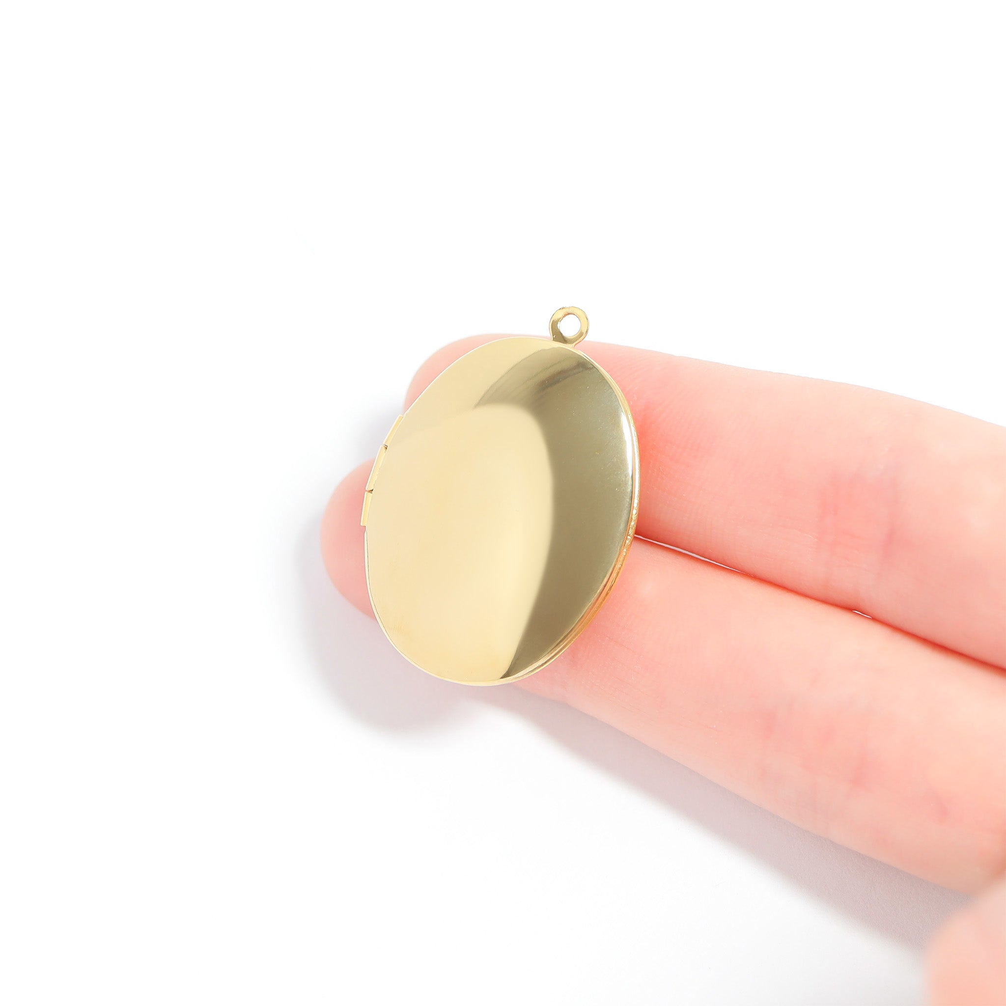 18K Gold Oval Locket – Waterproof Gold Locket Pendant | Hypoallergenic Jewelry Gift