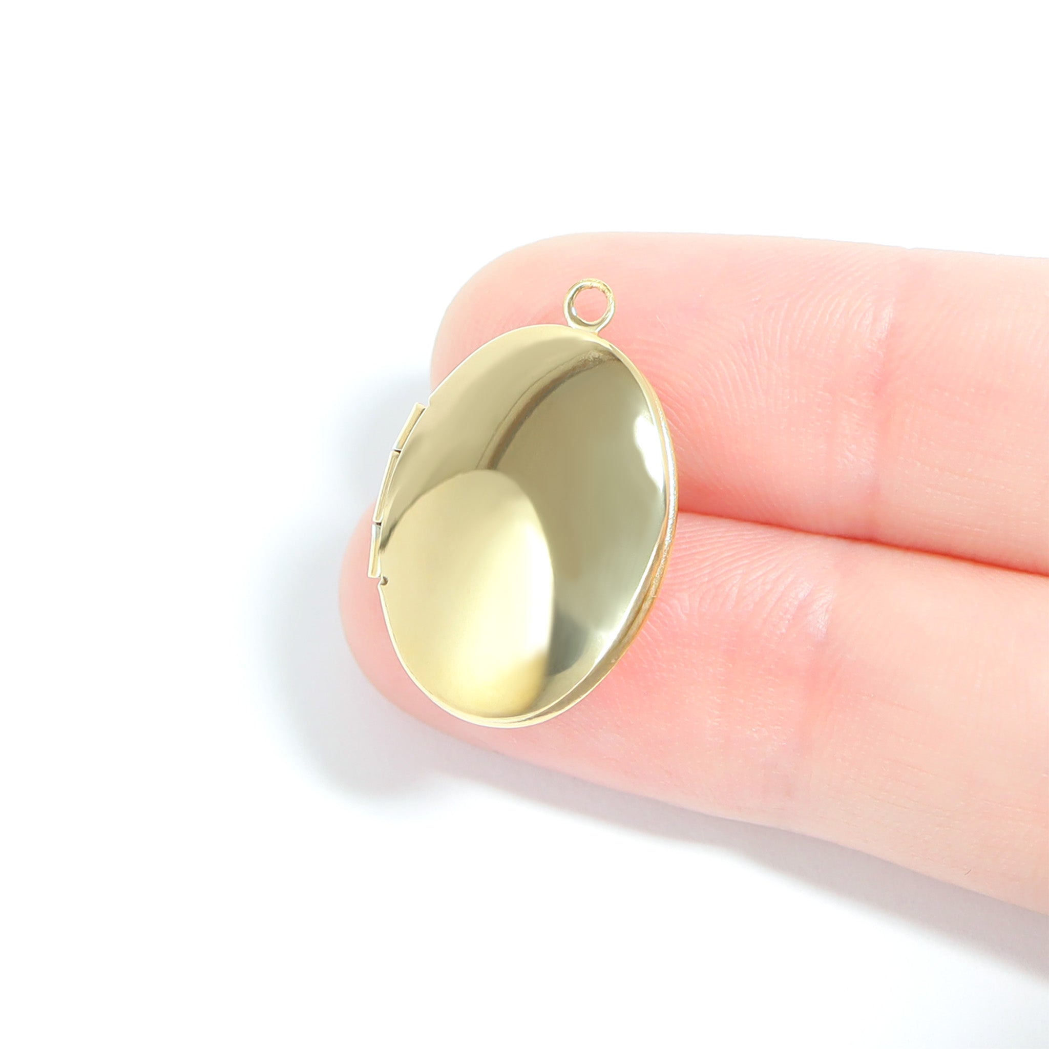 18K Gold Oval Locket – Personalized Photo Keepsake With PVD Gold Finish Jewelry