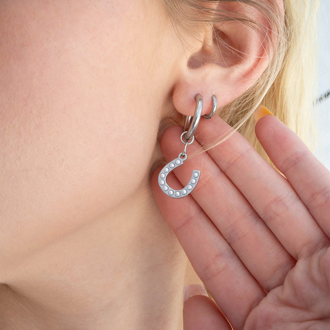 Pearl Horseshoe Charm – Gold PVD Coated Stainless Steel Luck Pendant