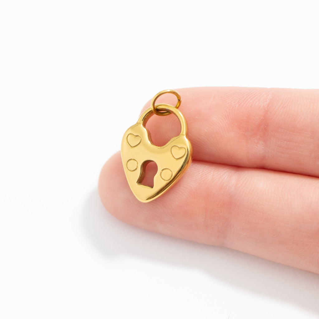 Vintage Heart Charm 18K Gold Stainless Steel Lock Pendant – Hypoallergenic Jewelry