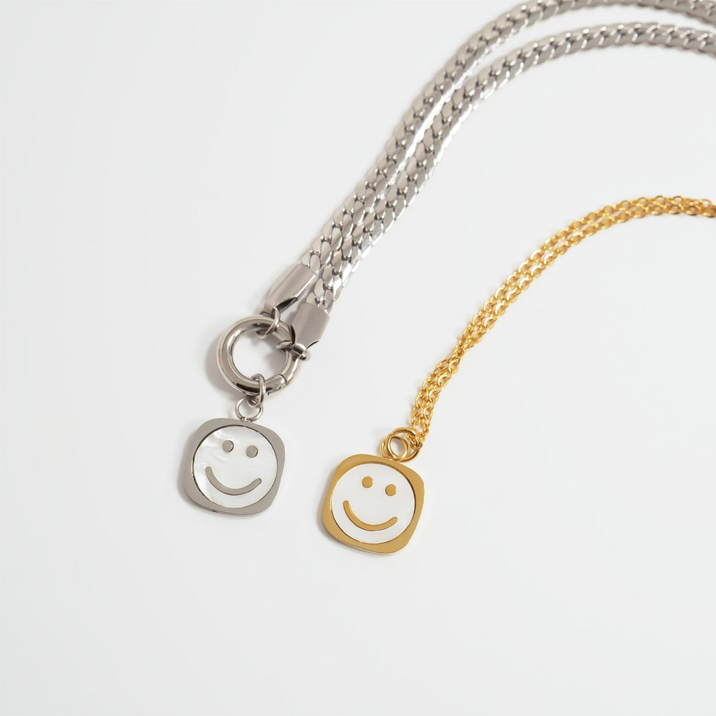 Gold Smiley Charm – Durable Stainless Steel Pearl Inlay 18K Gold Jewelry Accessory