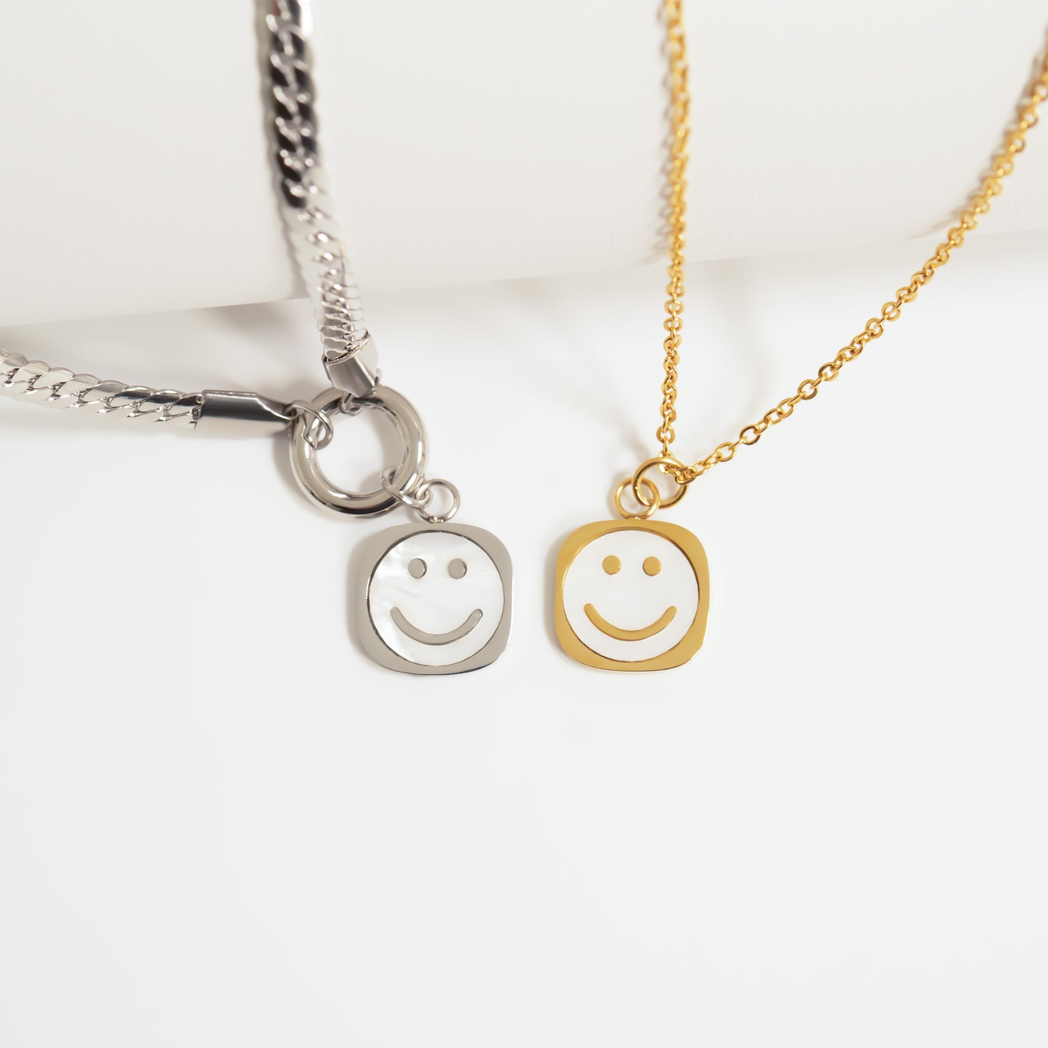 Gold Smiley Charm – Durable Stainless Steel Pearl Inlay 18K Gold Jewelry Accessory