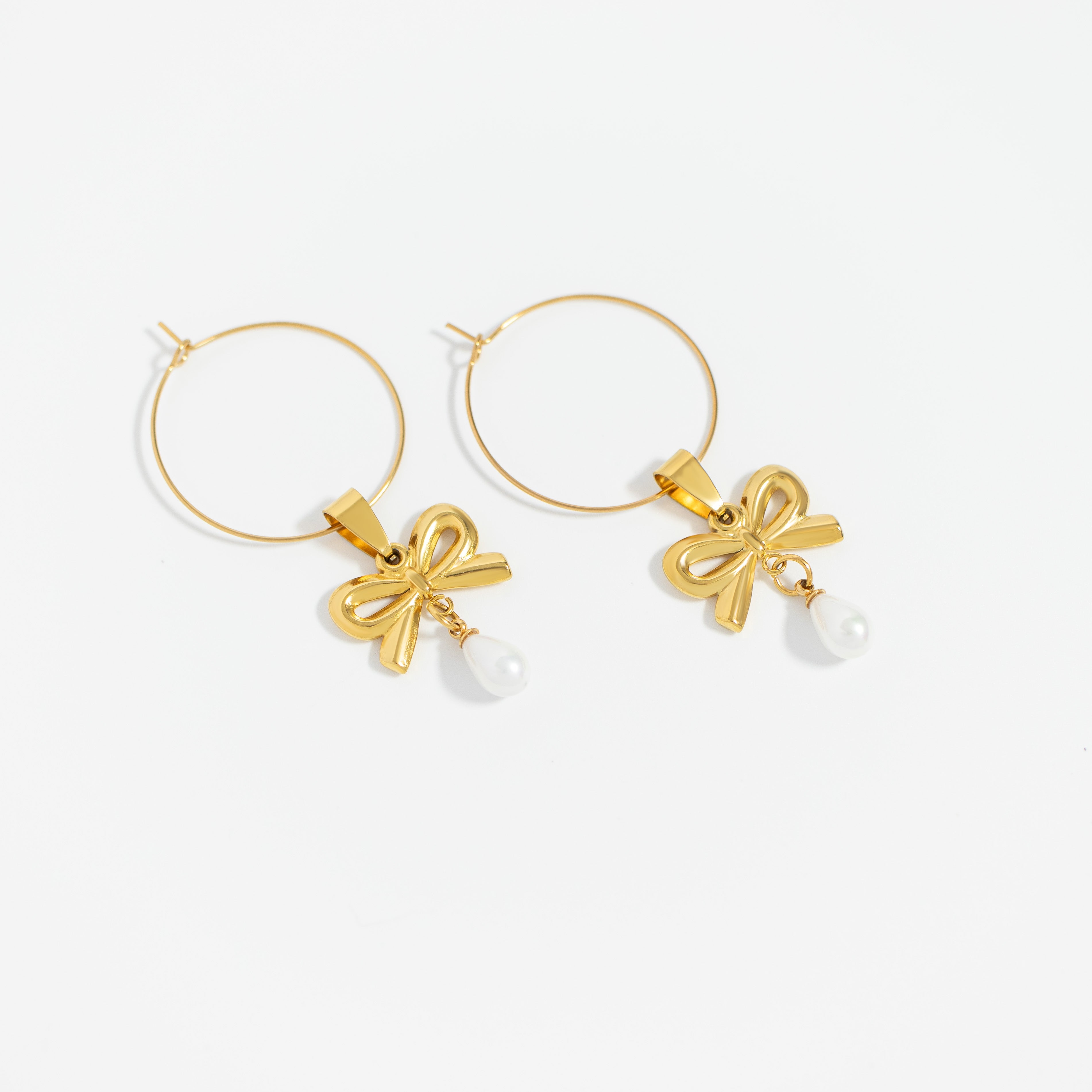 Gold Pearl Bow Charm – 18K Gold Pendant | Stainless Steel Freshwater Jewelry