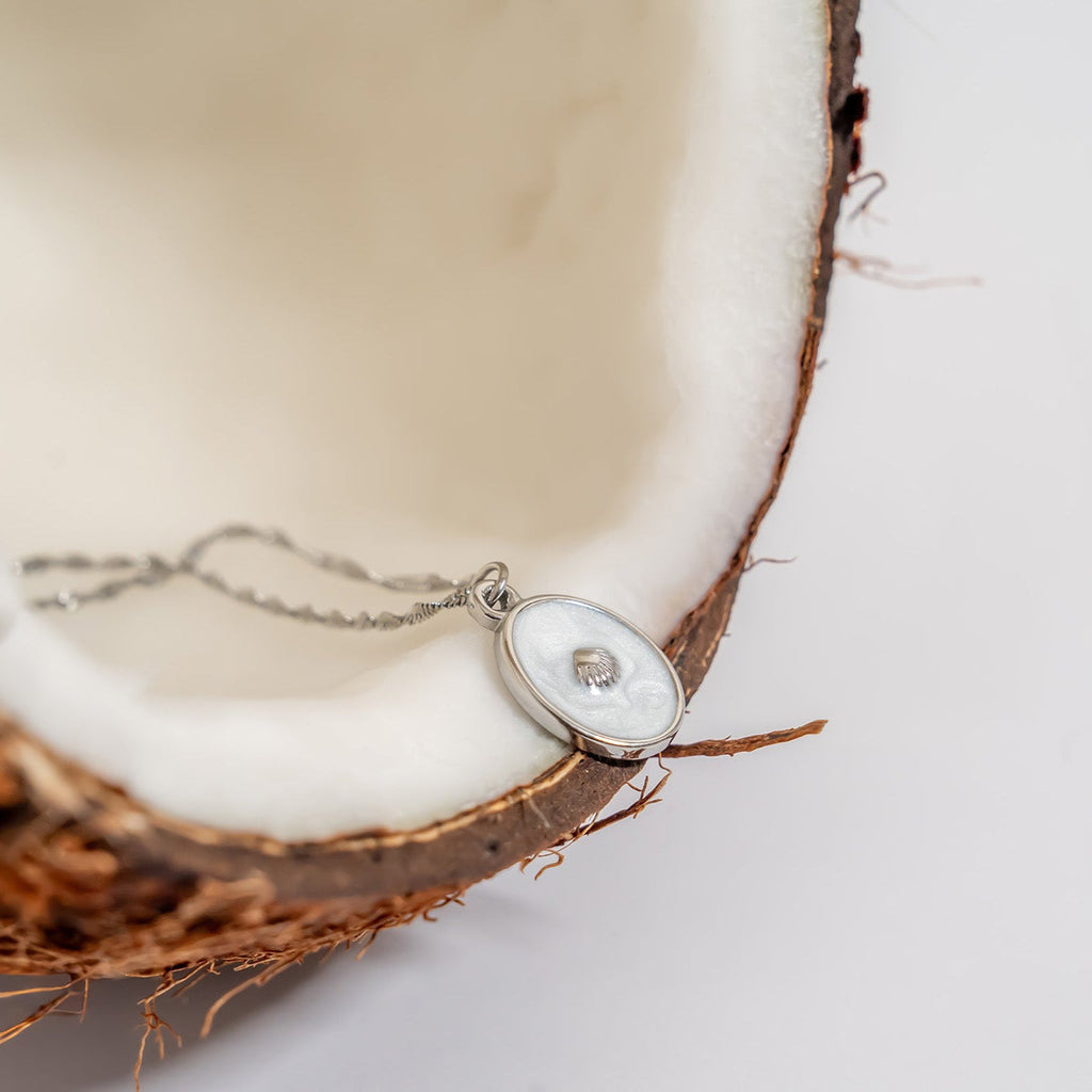 Gold Enamel Shell Charm – 18K Gold PVD Stainless Steel Hypoallergenic Jewelry