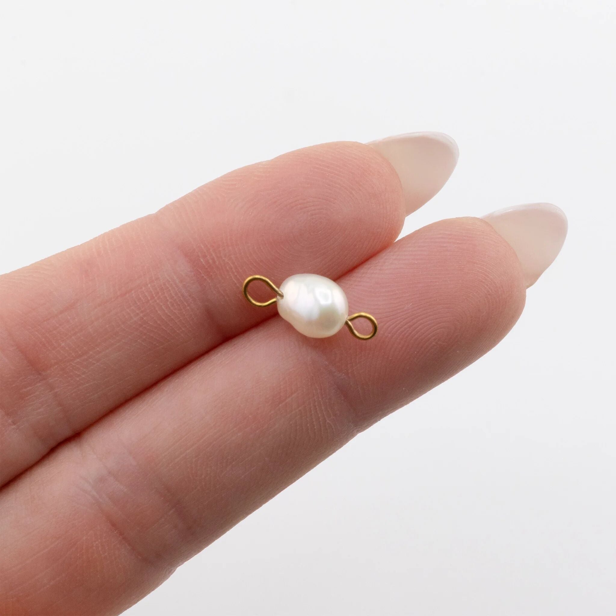 Gold Freshwater Pearl Connector Charm- Scale shot 