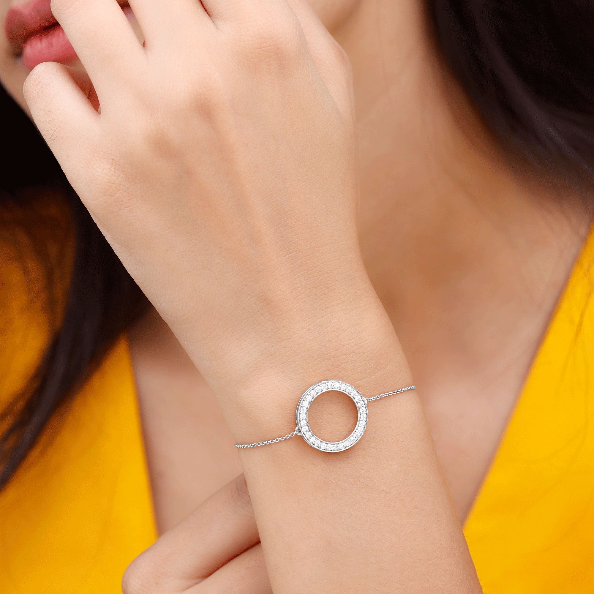 Lab Grown Diamond Bracelet – Open Circle Charm with Round Brilliant Diamonds