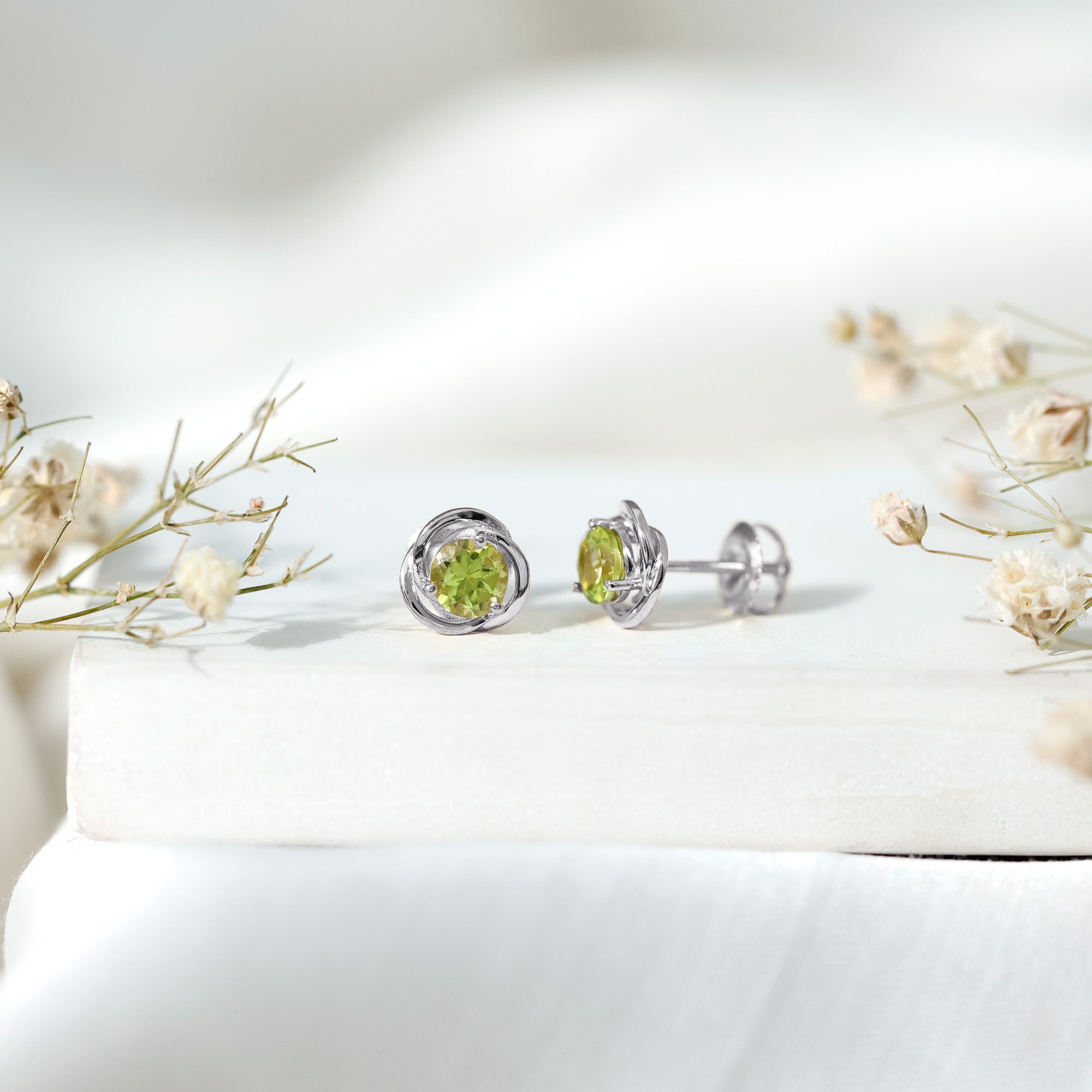 Peridot Stud Earrings – AAA Quality Round Cut Green Gemstone With Swirl Design