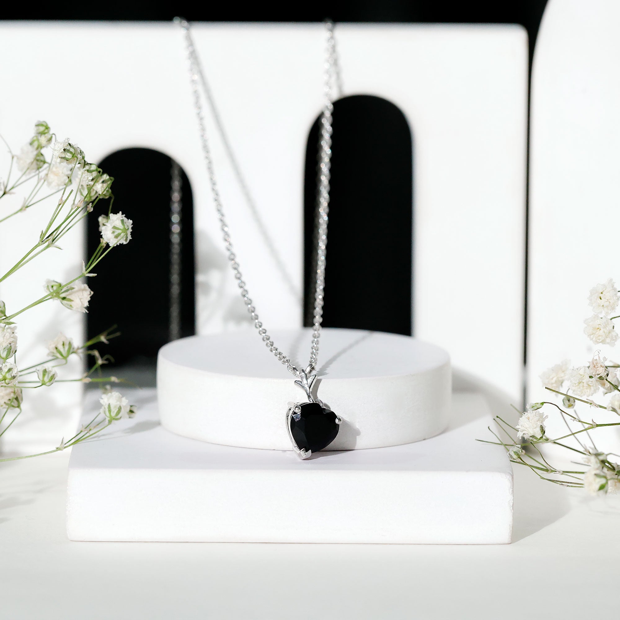 Black Onyx Pendant – 2 Carat Heart Shape Solitaire Necklace With Prong Setting