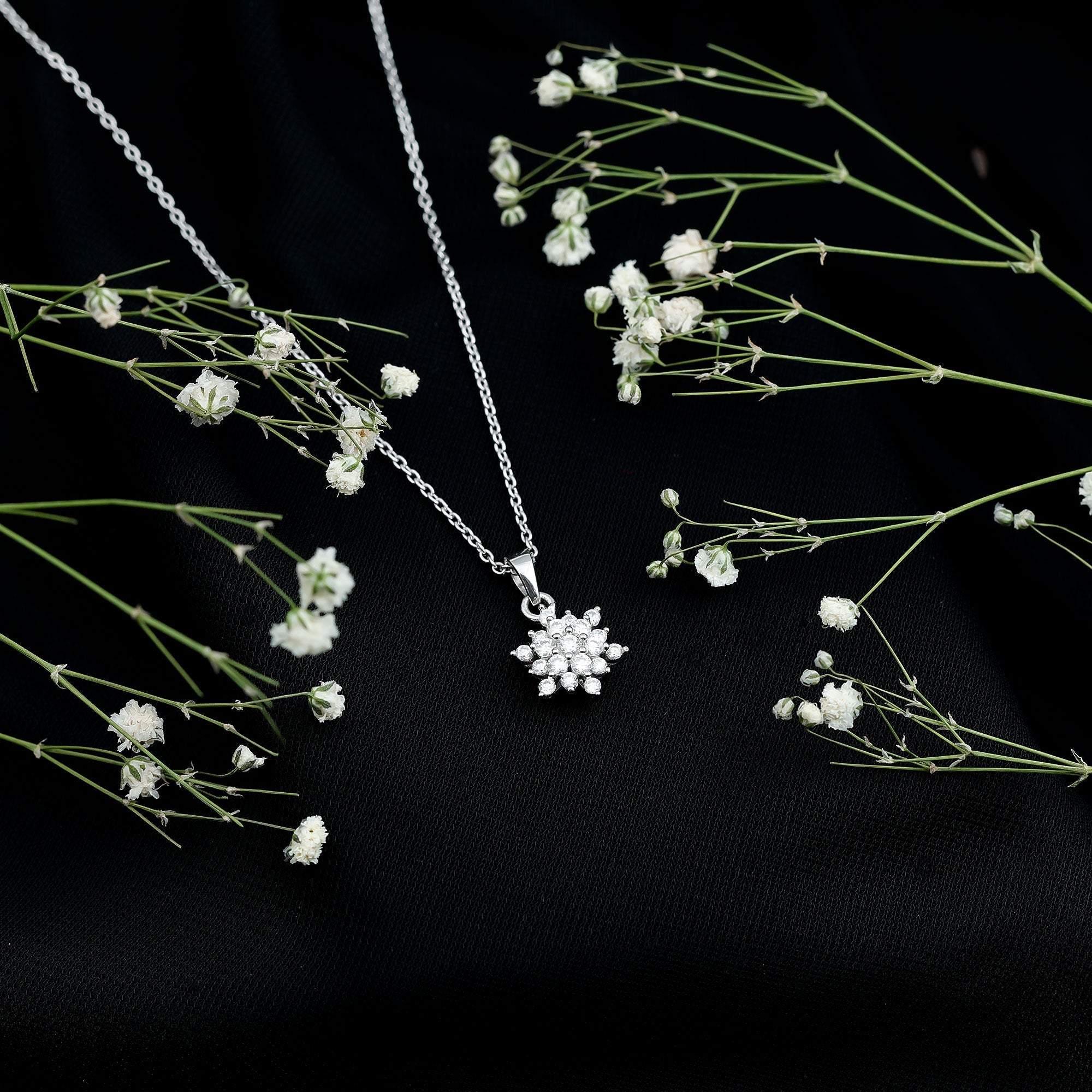 Moissanite Snowflake Necklace – Round Cut Moissanite Pendant With Sparkling Design