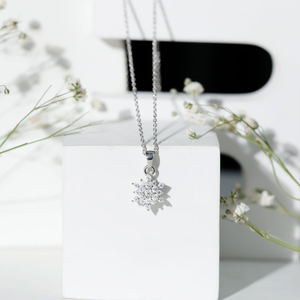 Moissanite Snowflake Necklace – Round Cut Moissanite Pendant With Sparkling Design