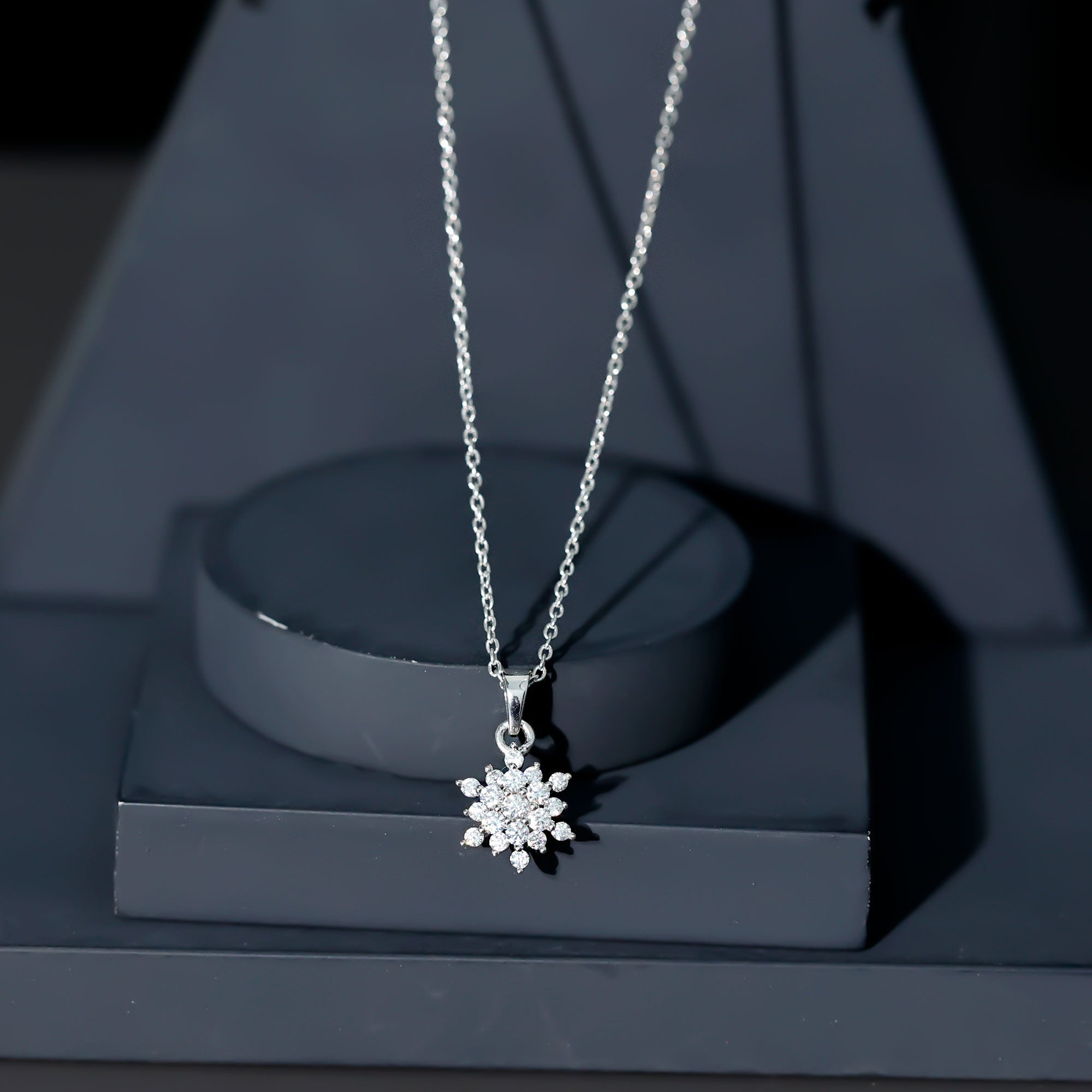 Moissanite Snowflake Necklace – Round Cut Moissanite Pendant With Sparkling Design