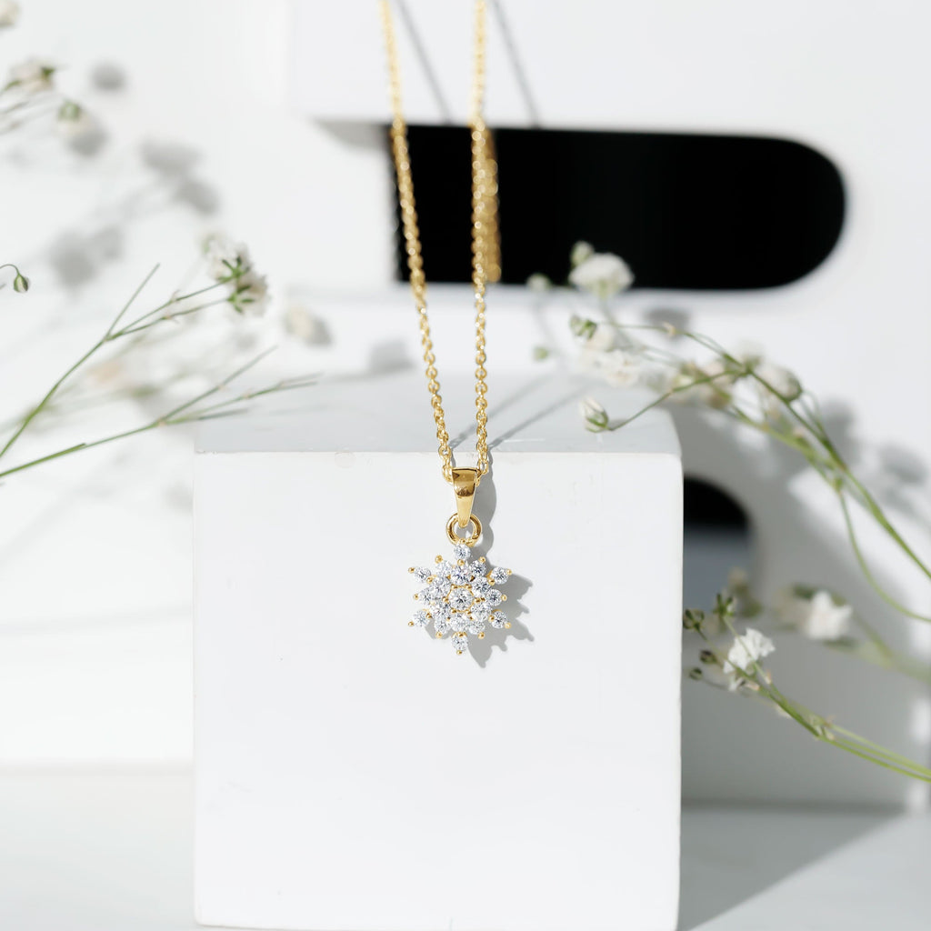 Moissanite Snowflake Necklace – Round Cut Moissanite Pendant With Sparkling Design