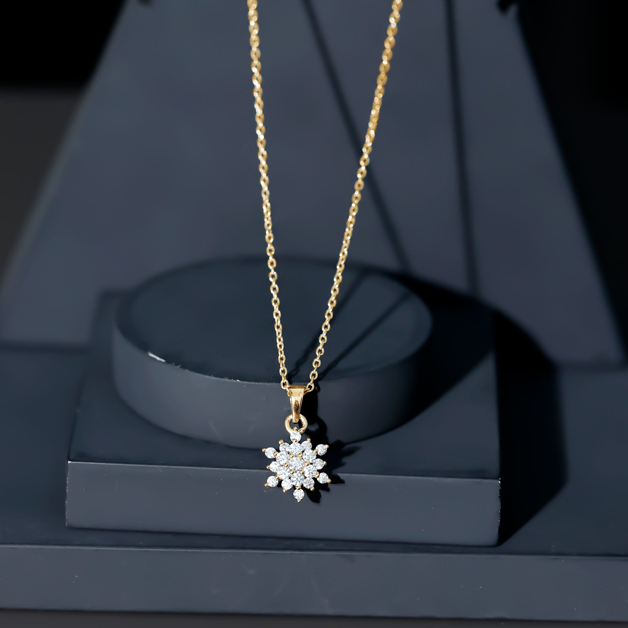 Moissanite Snowflake Necklace – Round Cut Moissanite Pendant With Sparkling Design