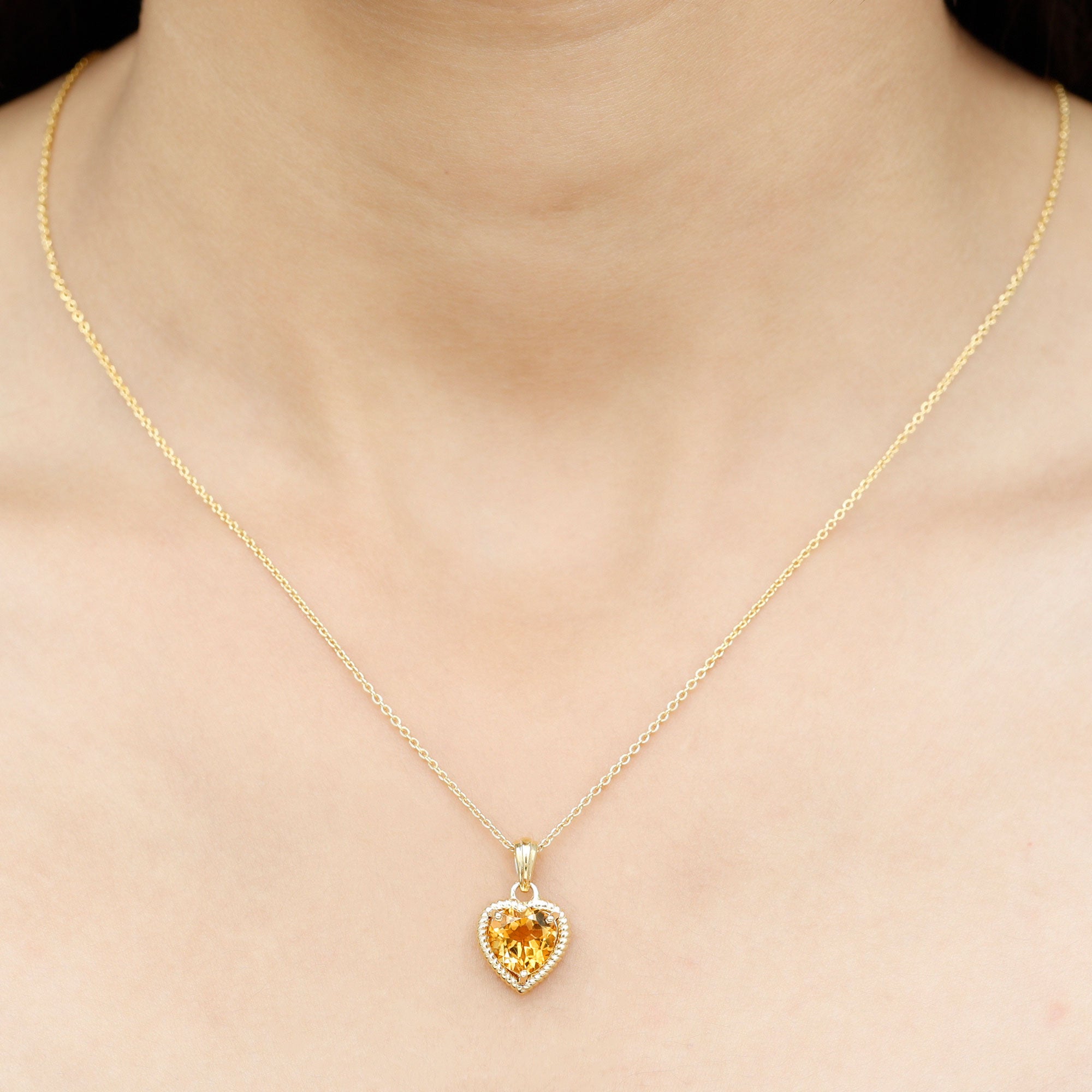Natural Heart Shape 2 Carat Citrine Pendant Necklace with Rope Frame