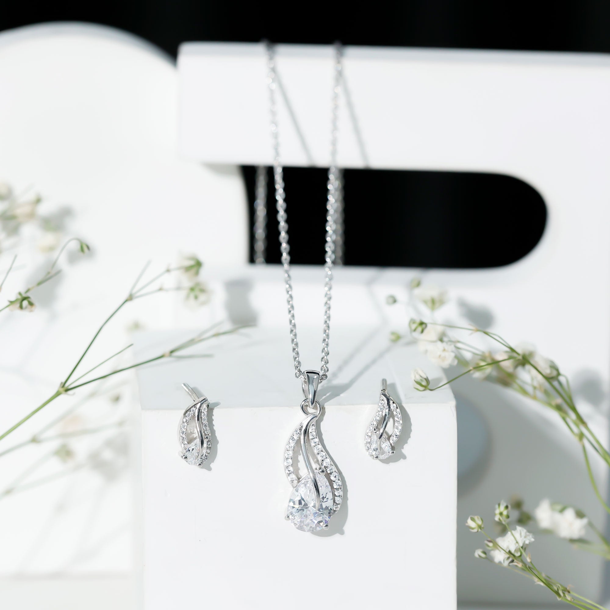 3 Carat Pear Cubic Zirconia Bridal Necklace and Earrings Set in Silver