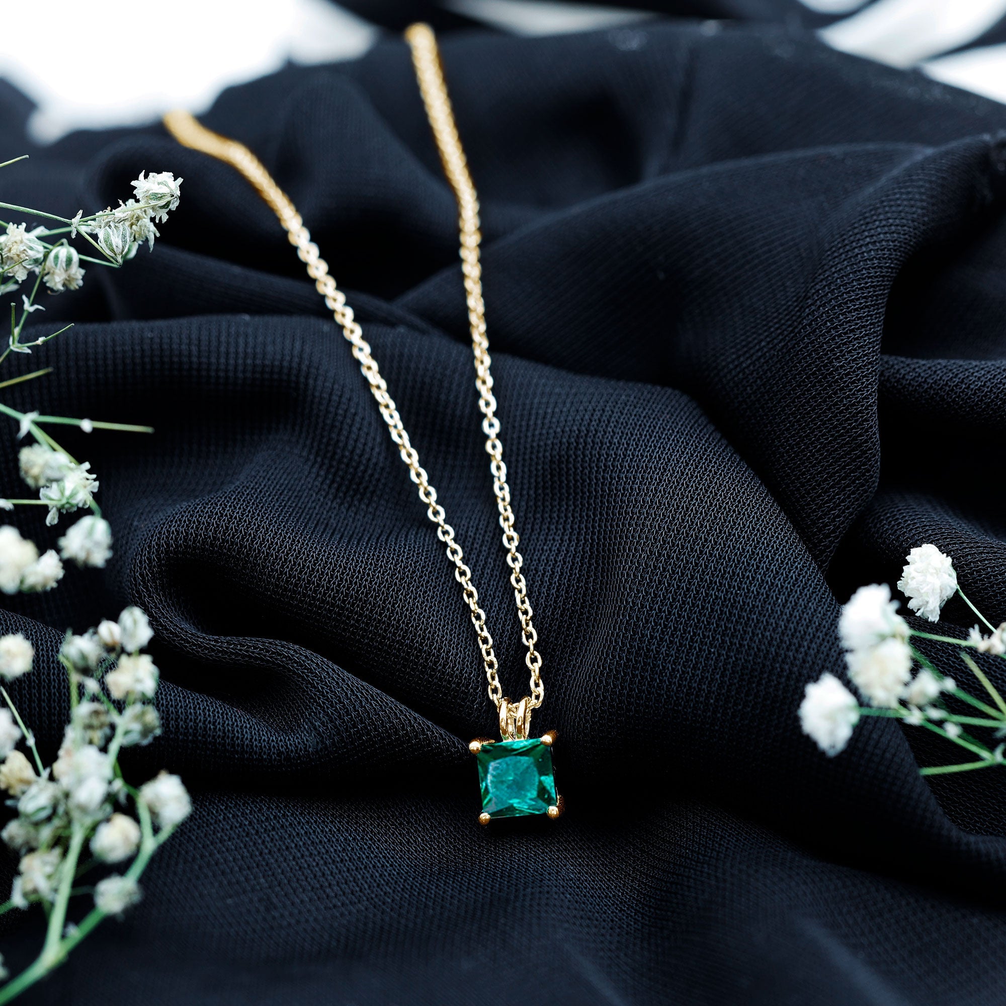 Lab Grown Emerald Necklace – Princess Cut Solitaire Pendant With Chain & Gift Box