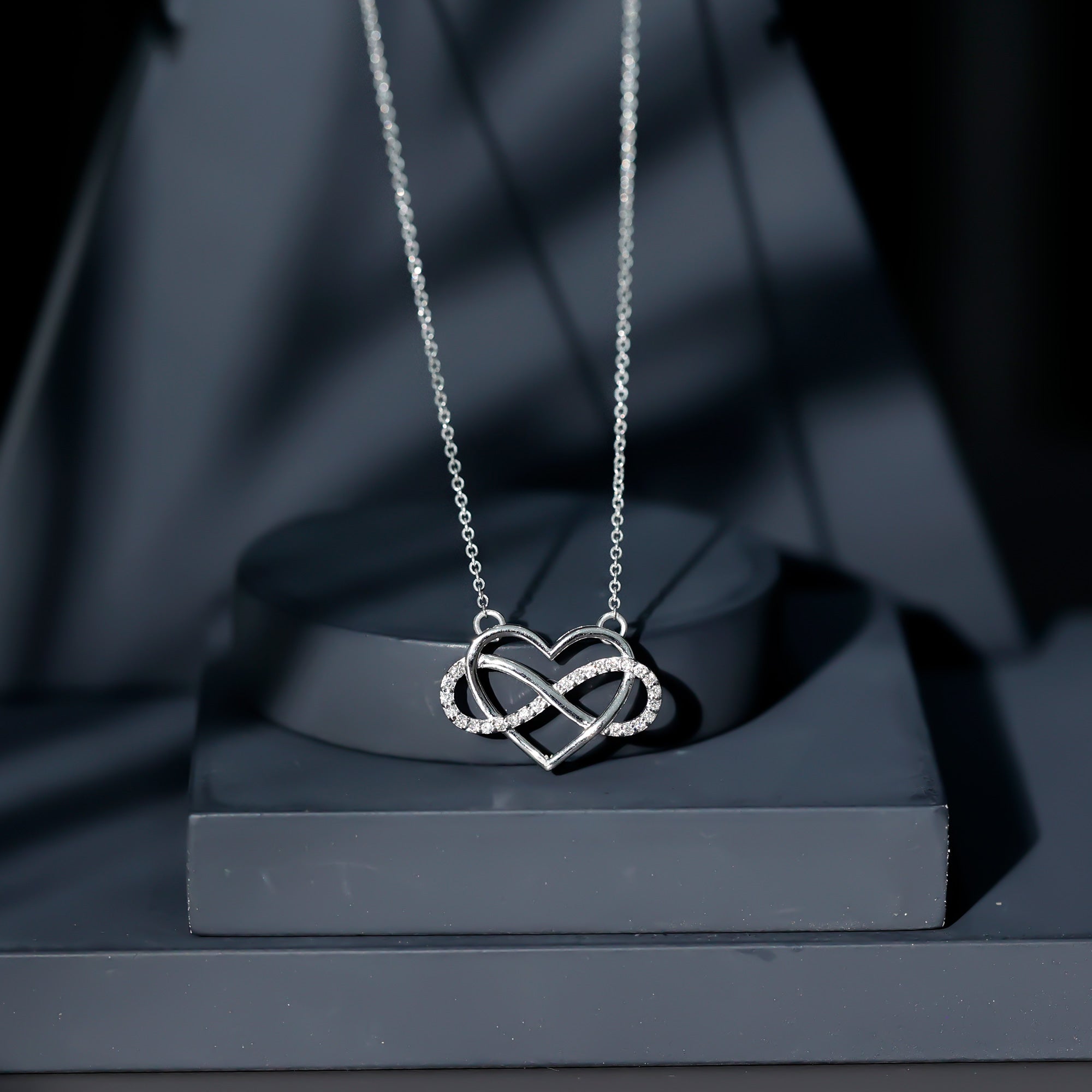 Diamond Infinity Heart Necklace – Sparkling Pave Setting Fine Jewelry Gift