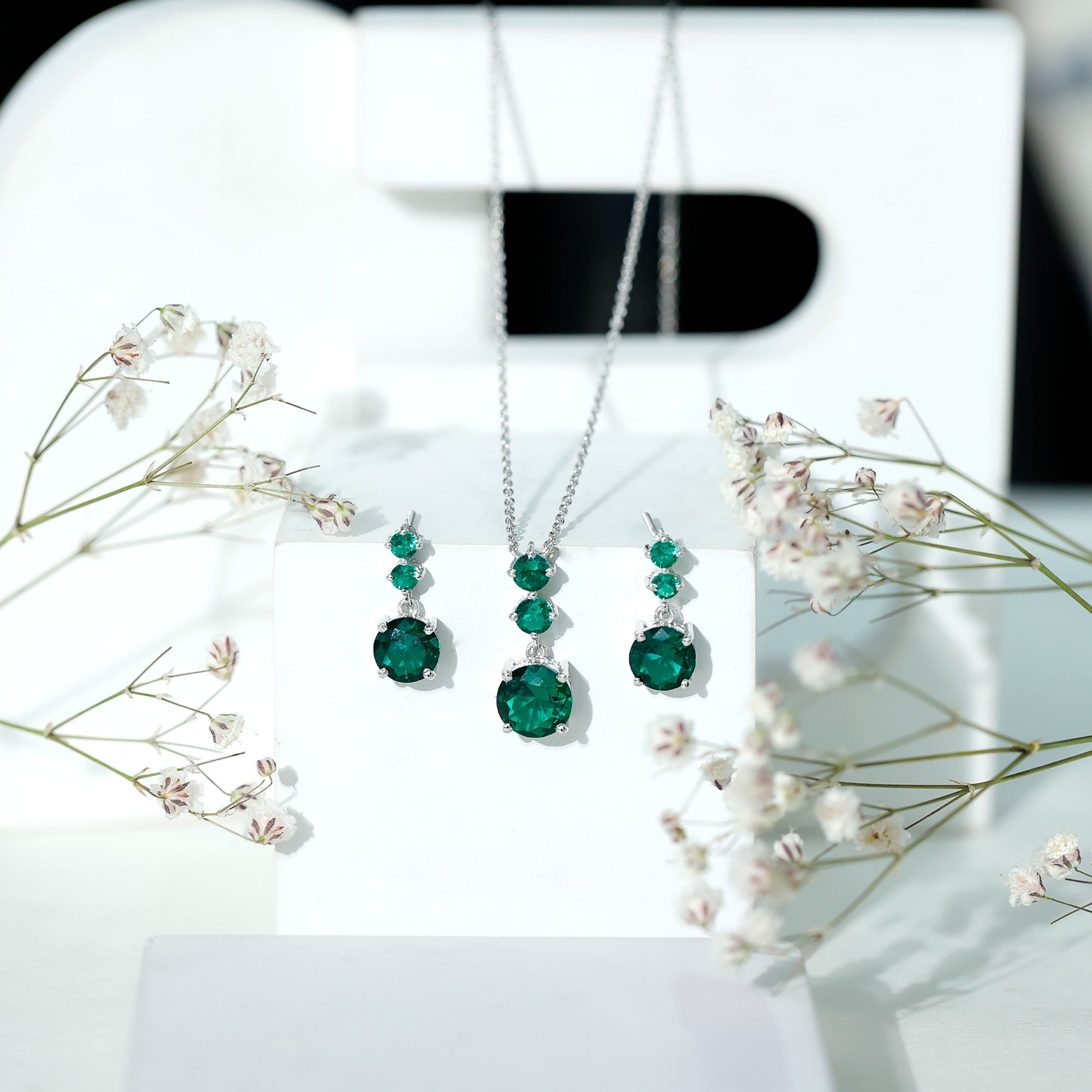 Lab Created Emerald Necklace – AAA Quality Green Stone Jewelry Set | Dangle Earrings