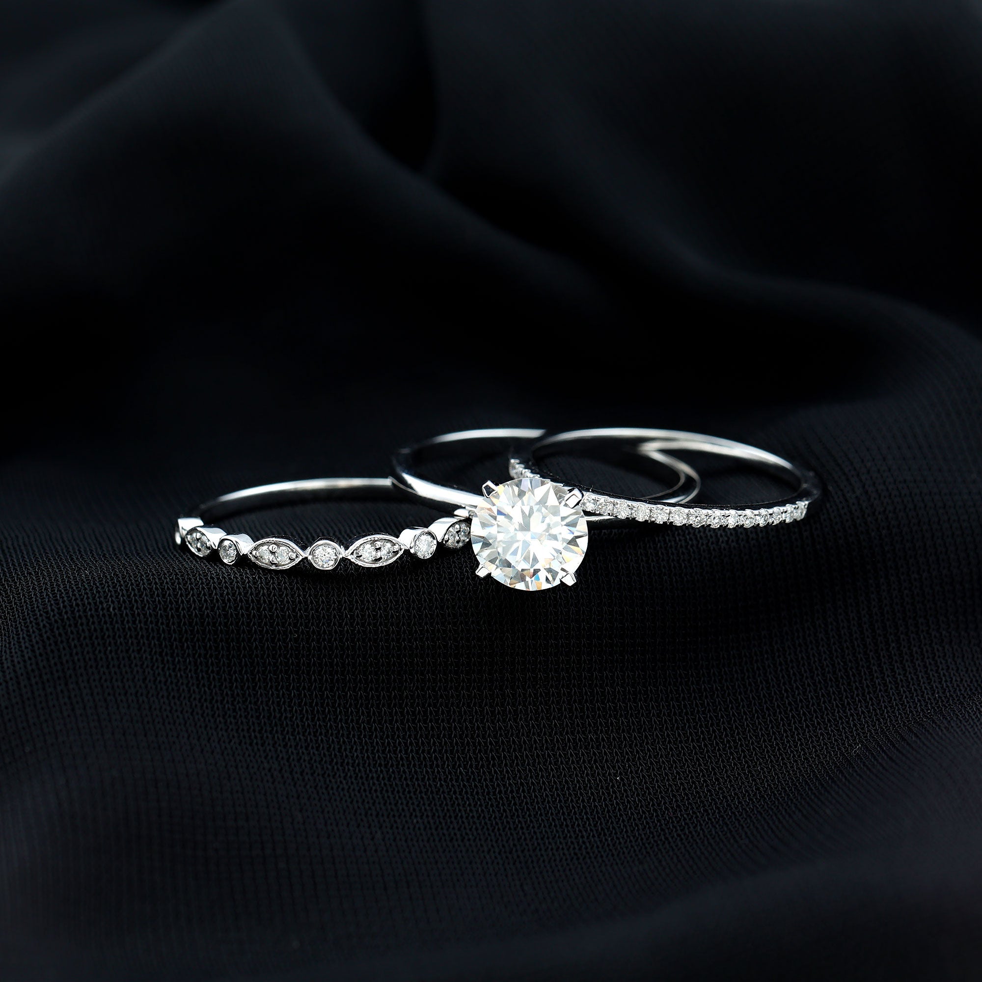 Round shape Solitaire Moissanite Trio Wedding Ring Set