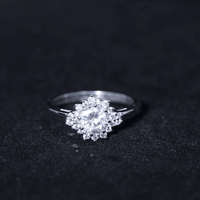 0.9 Carat Certified Lab Grown Diamond Halo Engagement Ring