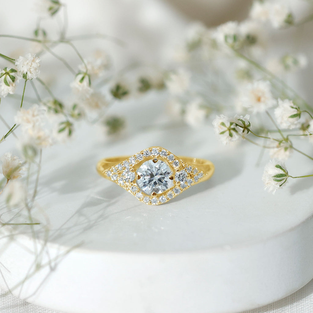 Certified 0.9 Carat Lab Grown Diamond Classic Engagement Ring