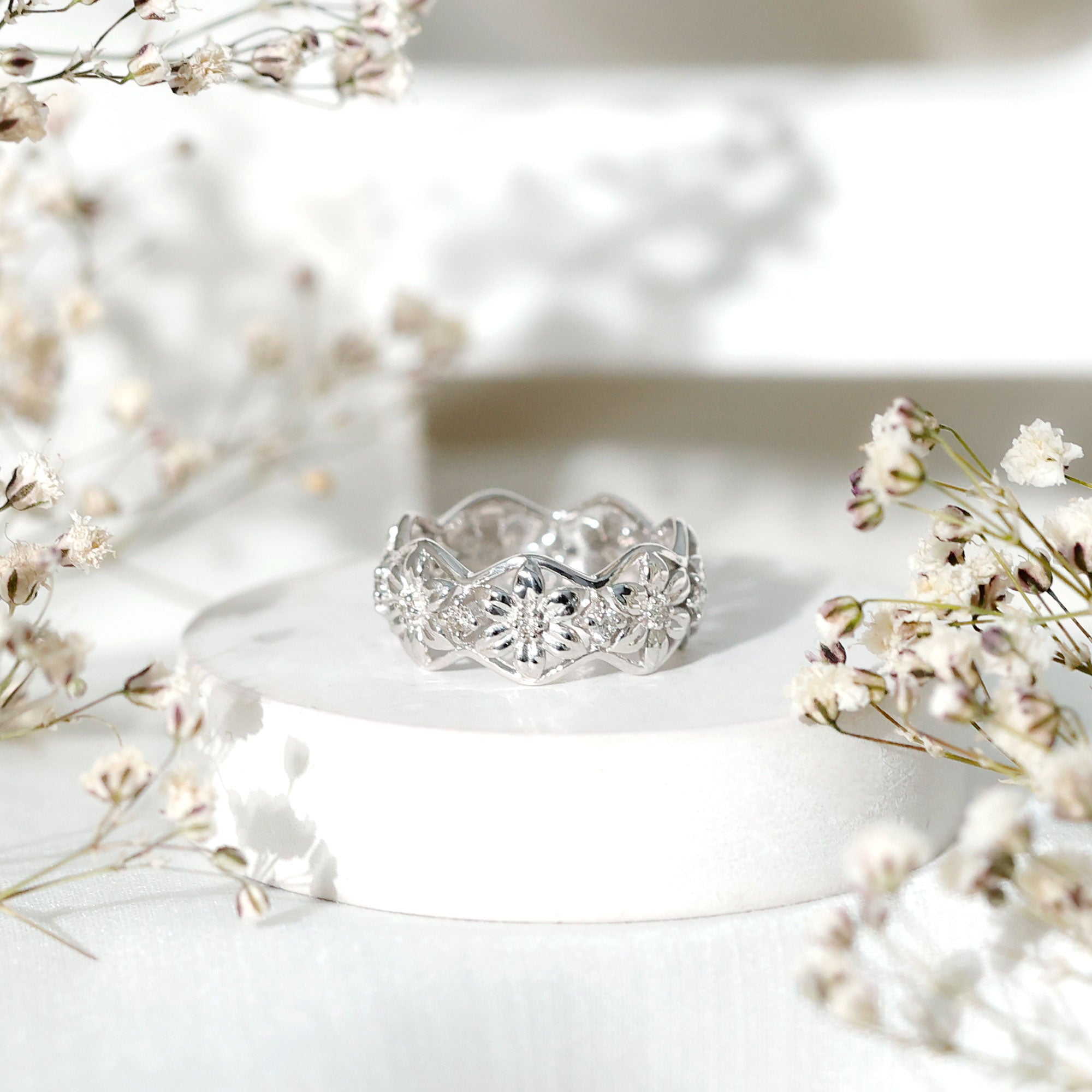 Diamond Wedding Band | Floral Pattern Ring With Natural Diamonds & Prong Setting