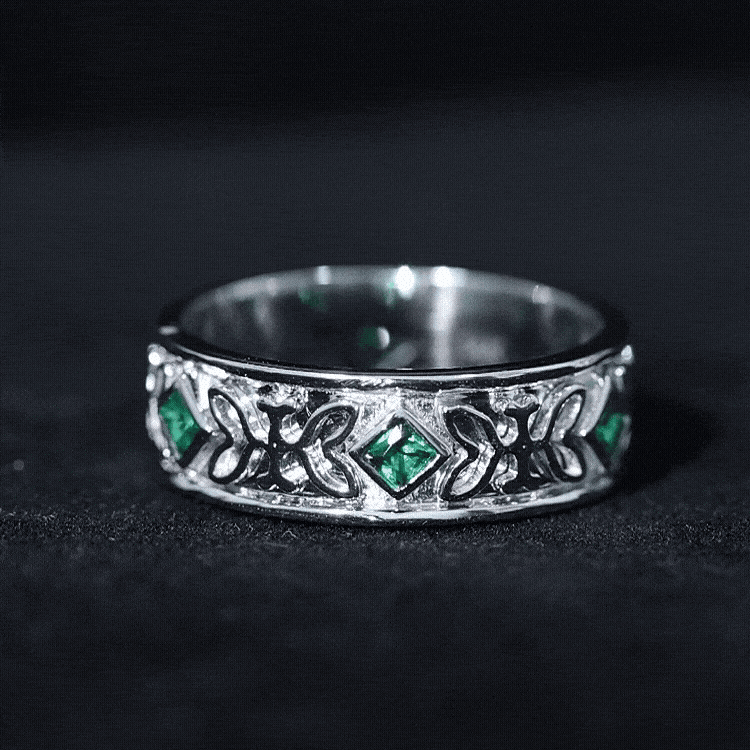 Princess Cut Emerald Ring – Vintage Inspired Wedding Anniversary Band with Bezel Setting