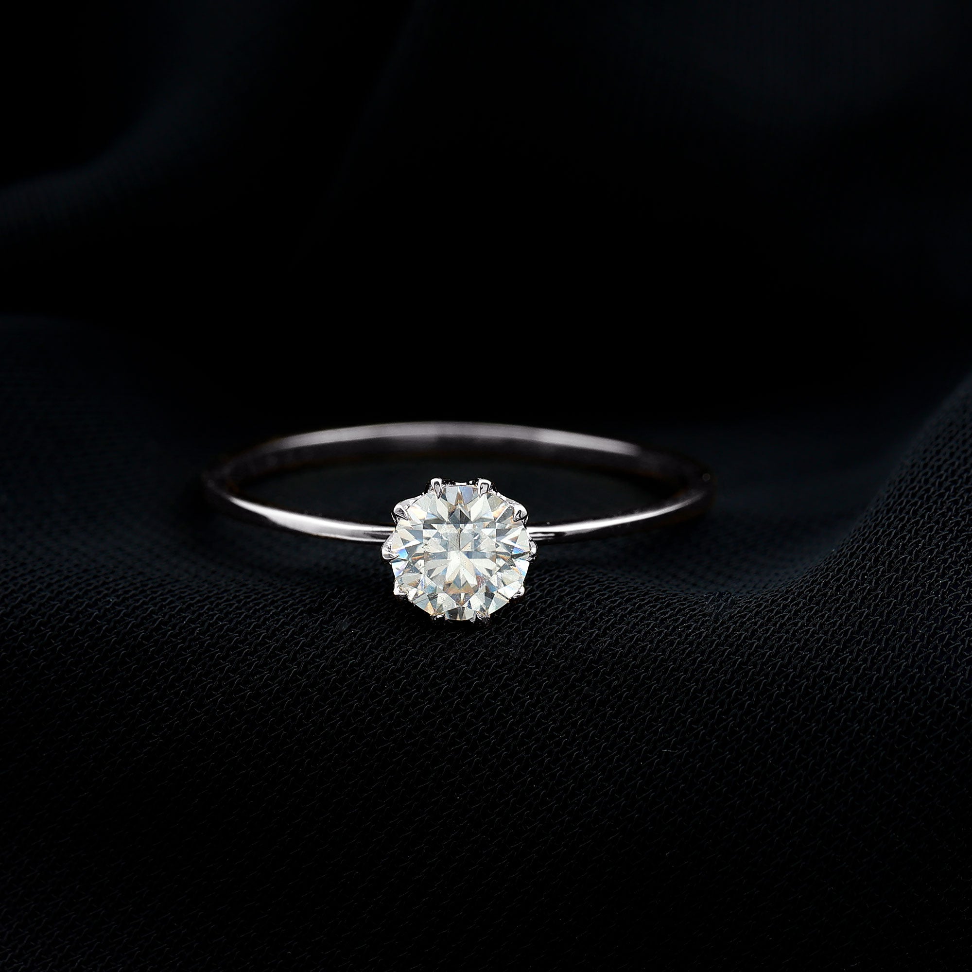 0.9 Carat Lab Grown Diamond Round Cut Engagement Ring