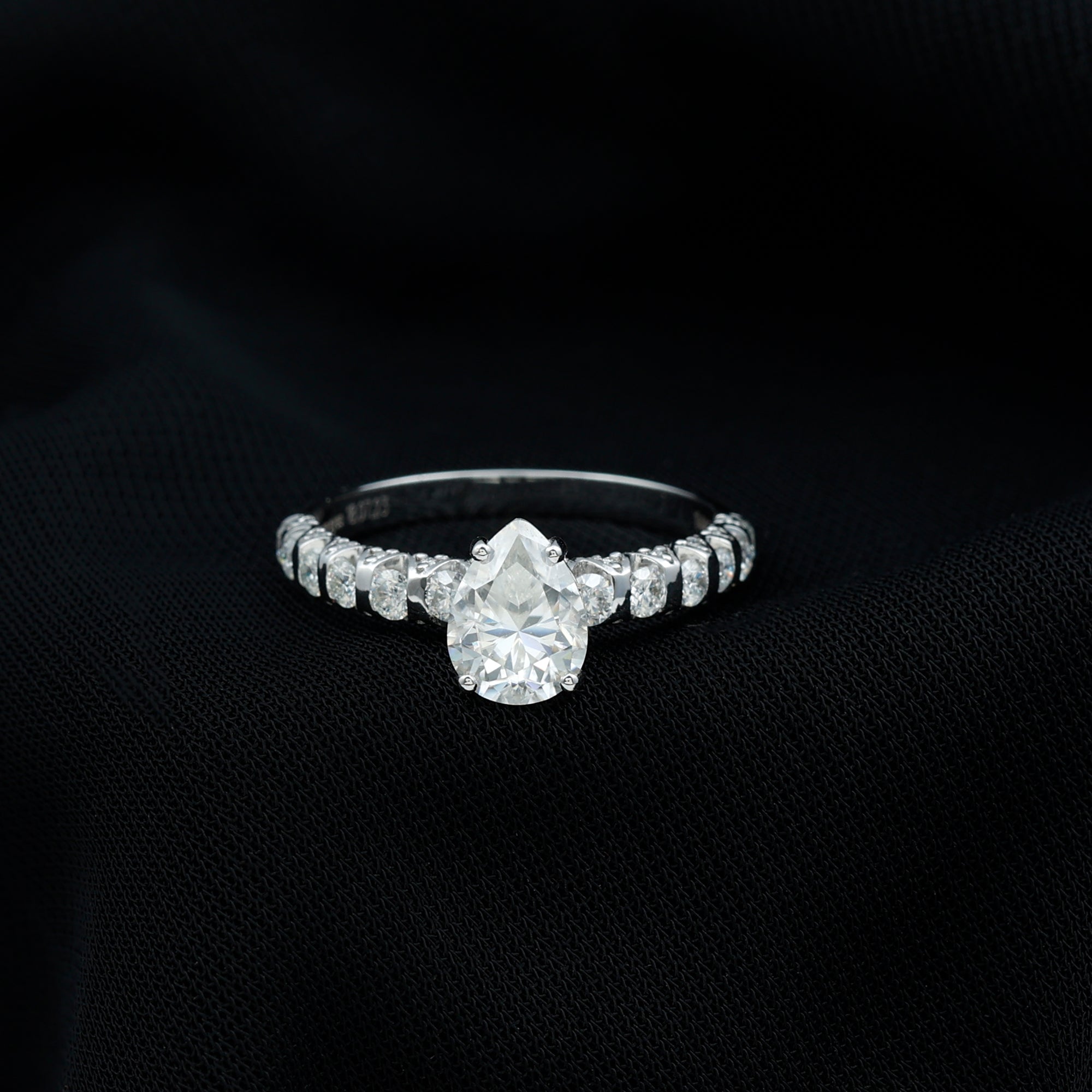 1 CT Pear Cut Lab Grown Diamond Engagement Ring for Women