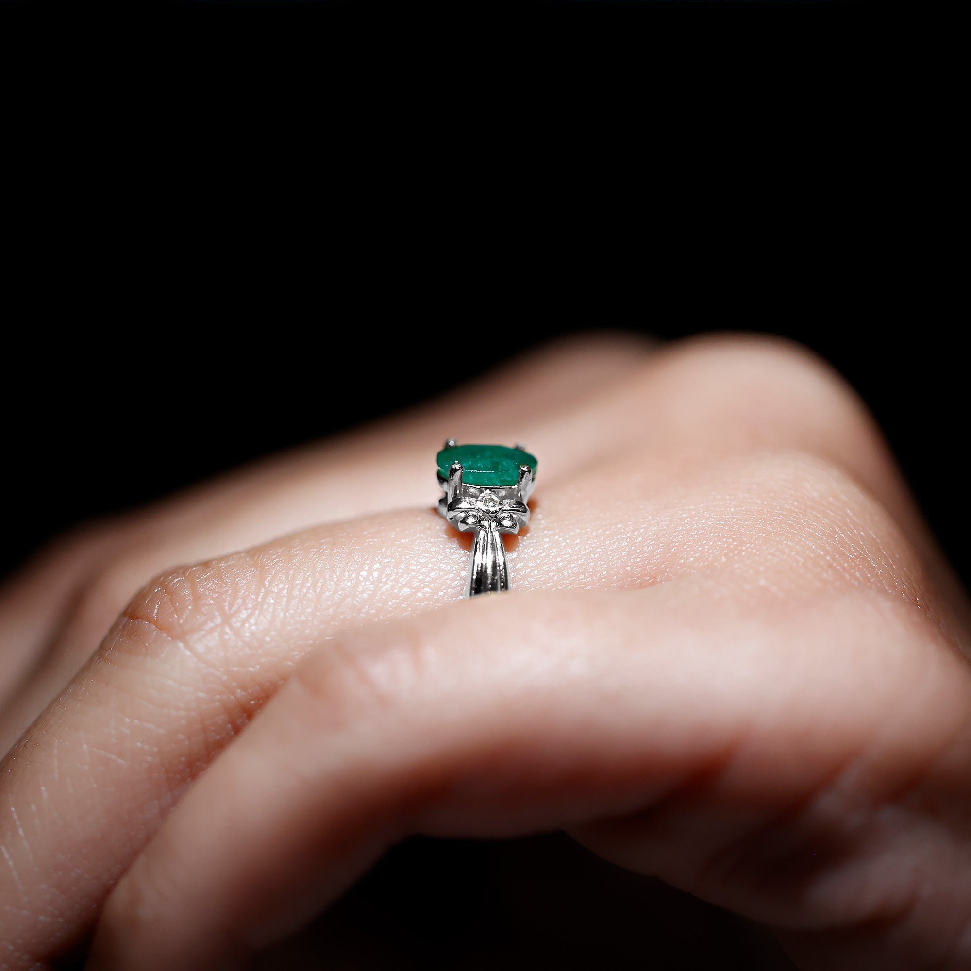 Emerald Solitaire Engagement Ring – Oval Cut Bow Design, AAA Quality Gemstone