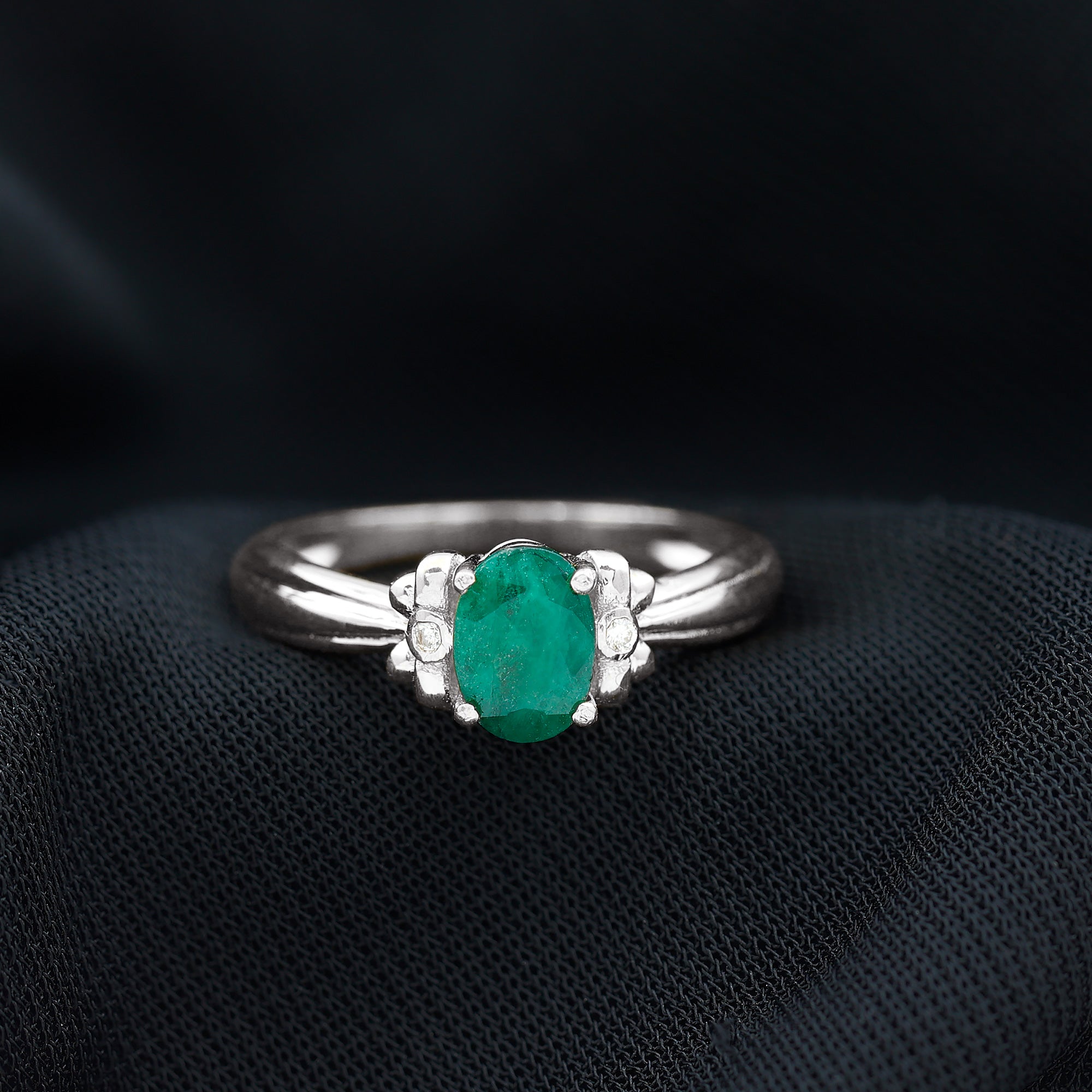 Emerald Solitaire Engagement Ring – Oval Cut Bow Design, AAA Quality Gemstone