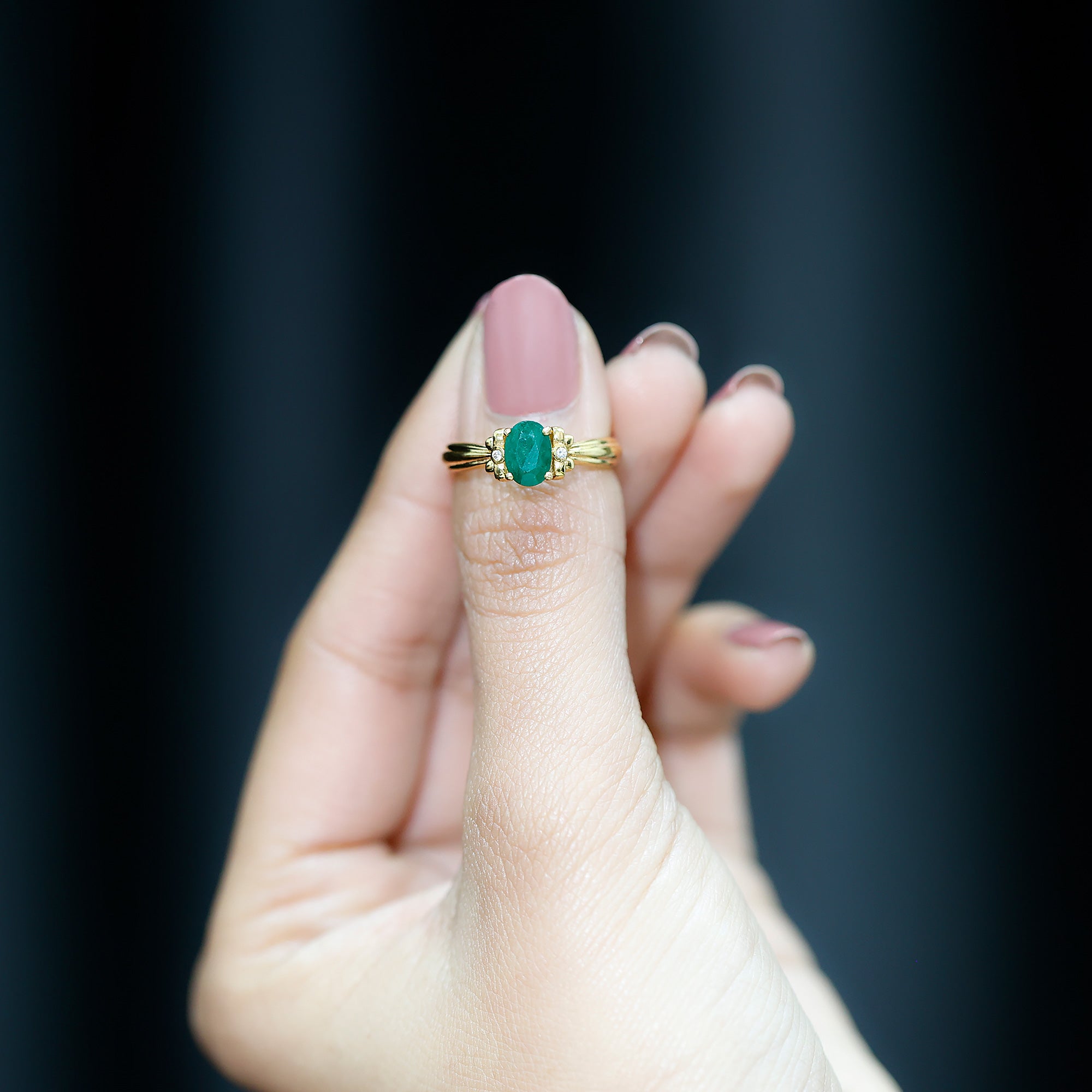 Emerald Solitaire Engagement Ring – Oval Cut Bow Design, AAA Quality Gemstone