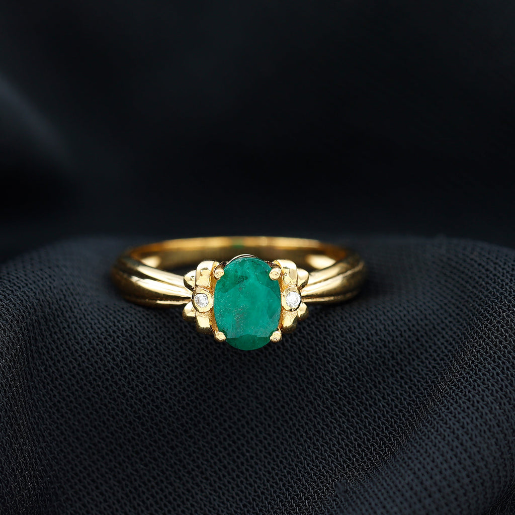 Emerald Solitaire Engagement Ring – Oval Cut Bow Design, AAA Quality Gemstone