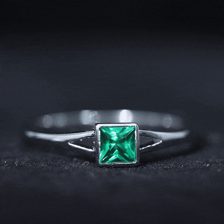 Princess Cut Emerald Ring – Lab Grown Emerald Solitaire with Split Shank Design