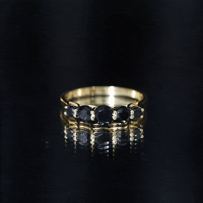 Trellis Set Black Onyx 5 Stone Ring in Graduated Style