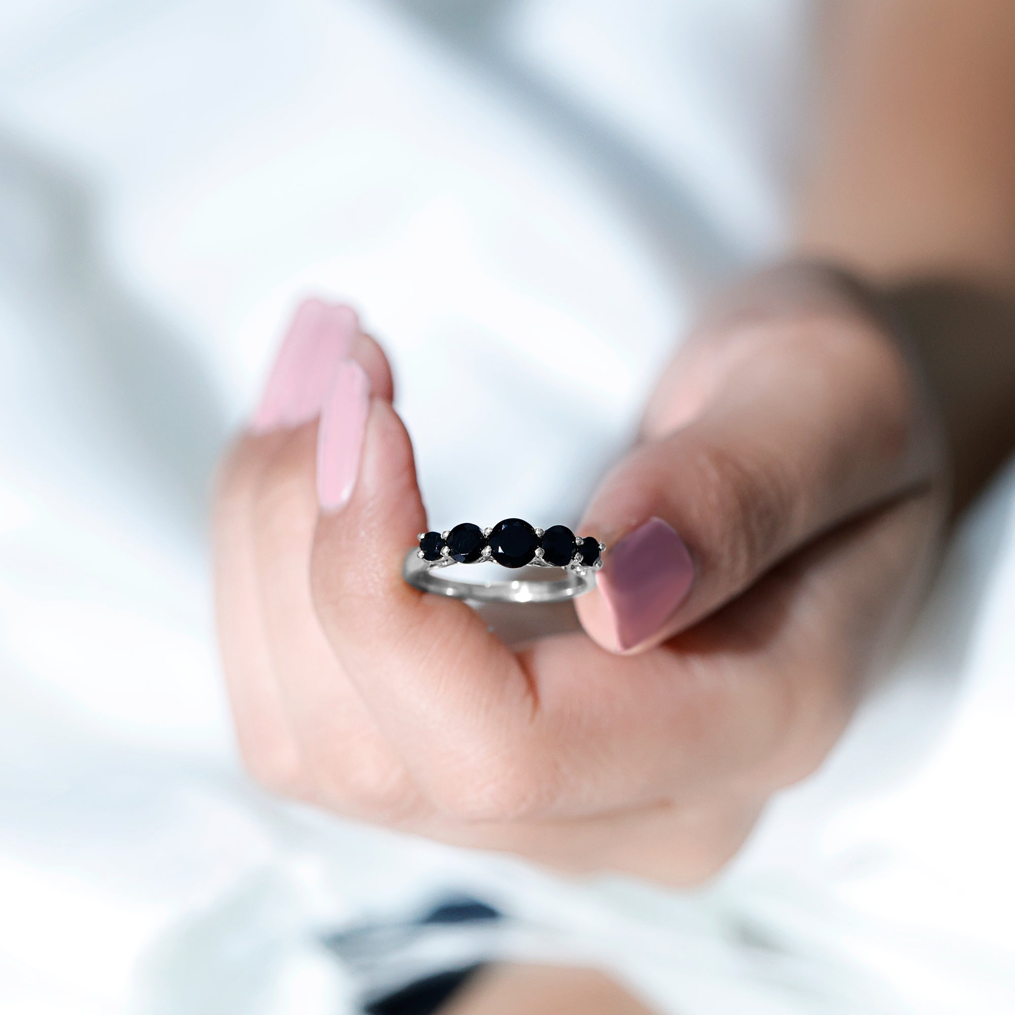 Trellis Set Black Onyx 5 Stone Ring in Graduated Style