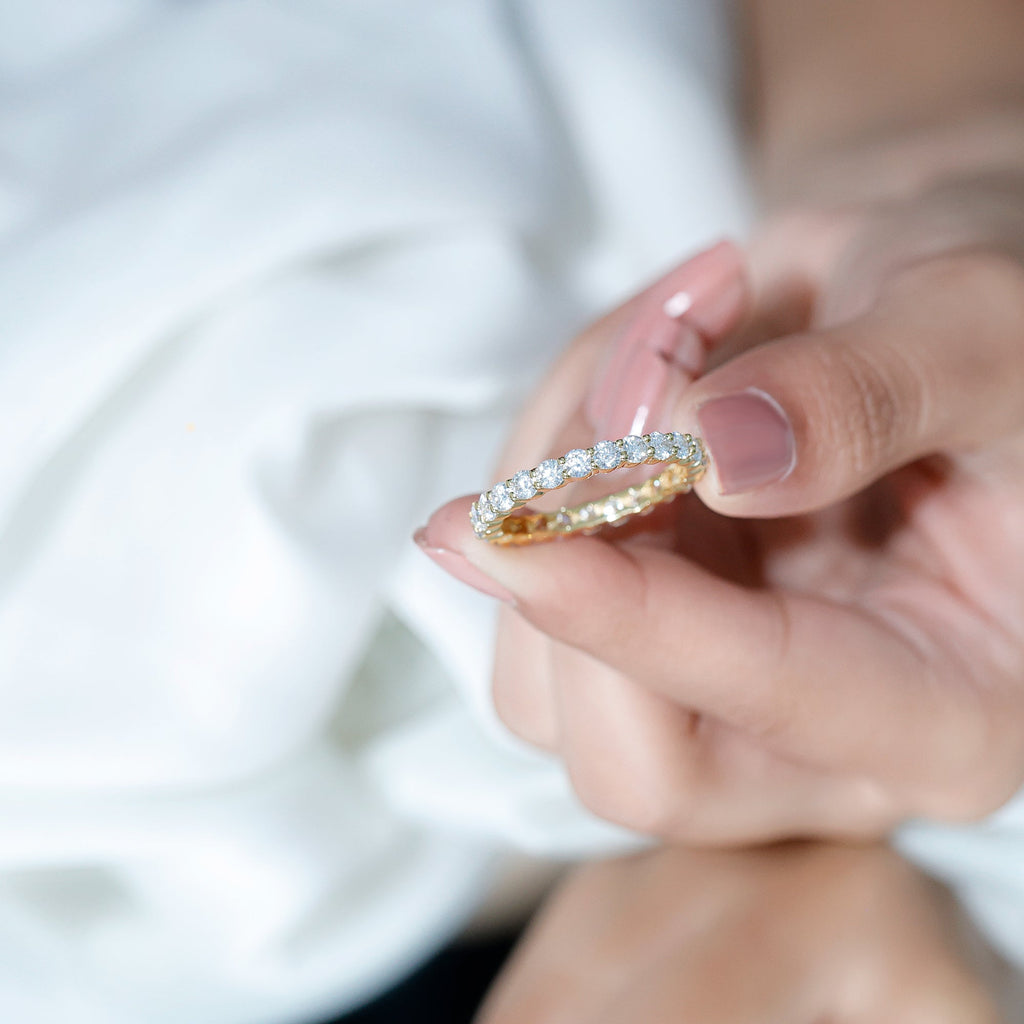 Round Cut Moissanite Simple Eternity Band Ring in Prong Setting