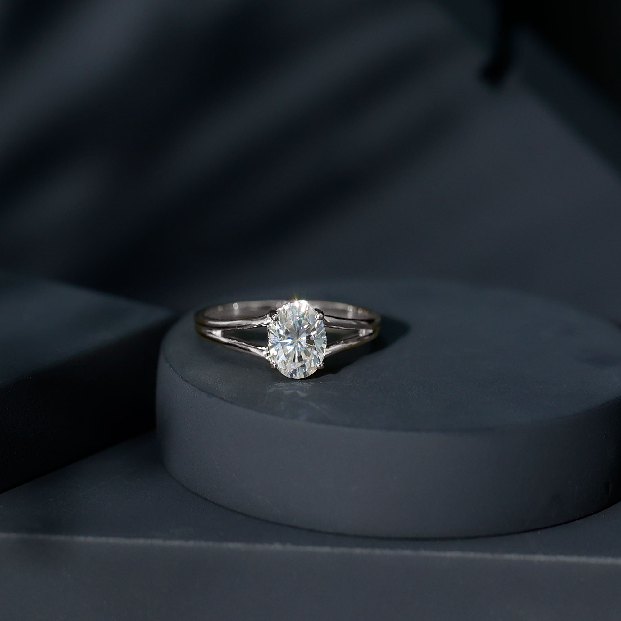 Oval Moissanite Engagement Ring – 1 Carat Solitaire With Certificate