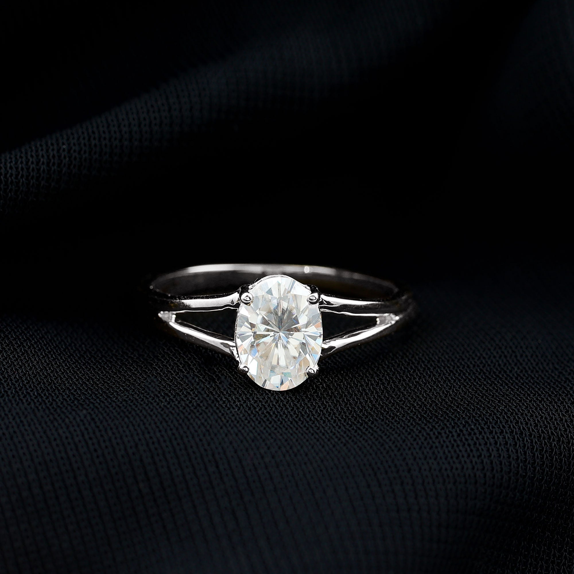 Oval Moissanite Engagement Ring – 1 Carat Solitaire With Certificate