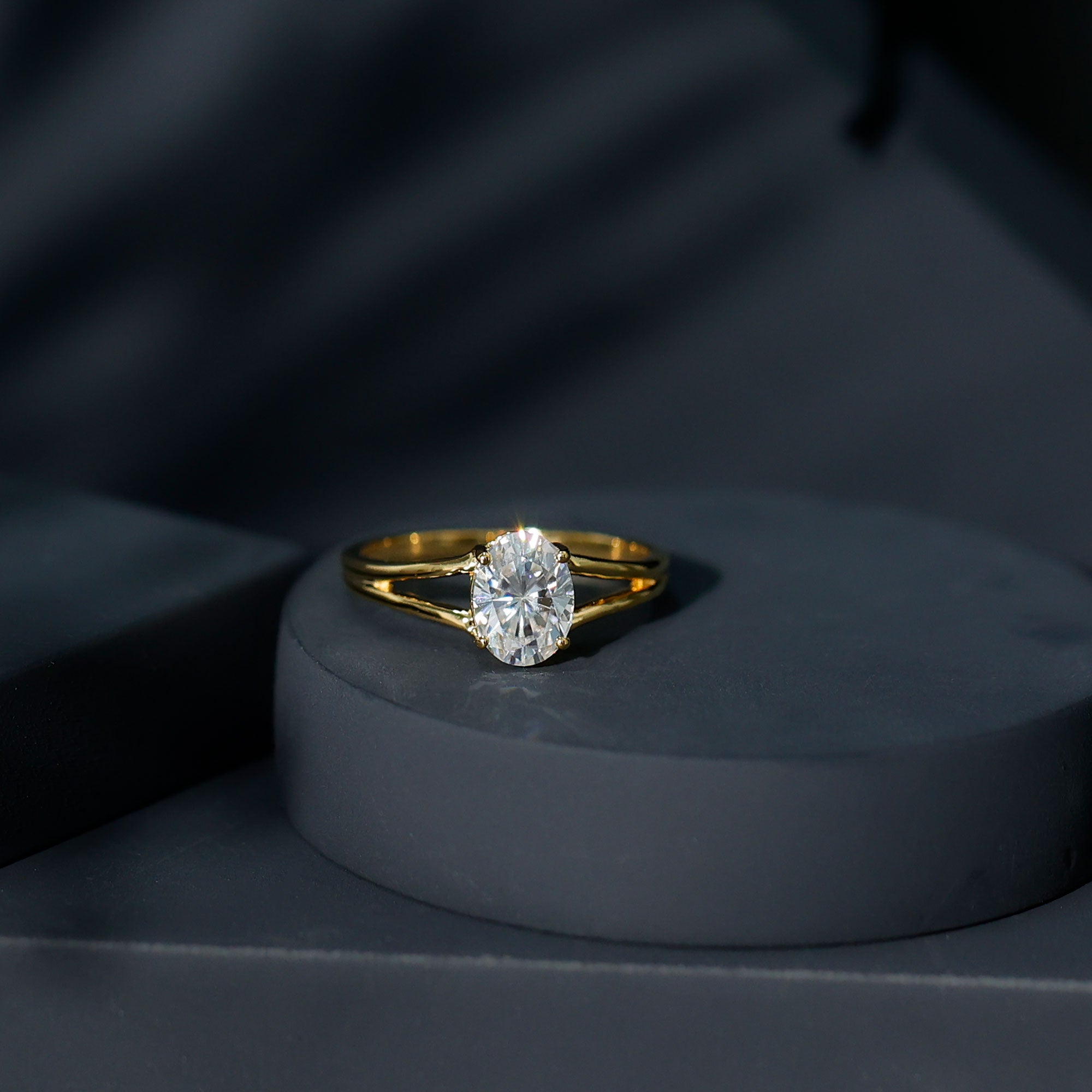 Oval Moissanite Engagement Ring – 1 Carat Solitaire With Certificate