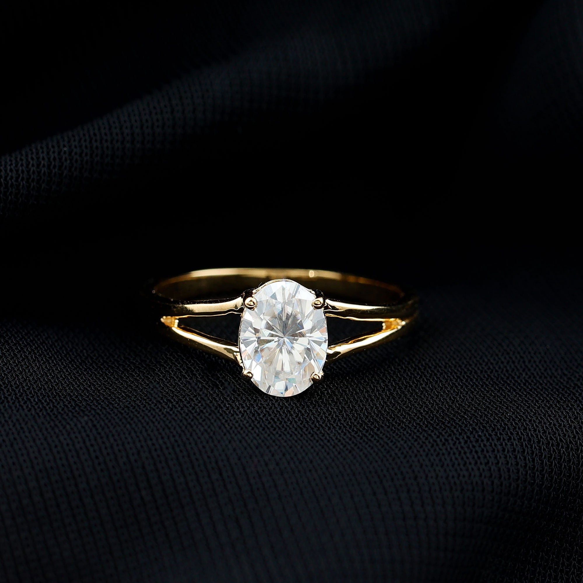 Oval Moissanite Engagement Ring – 1 Carat Solitaire With Certificate