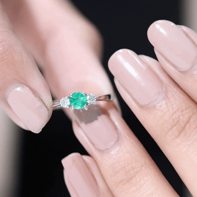 Emerald Promise Ring – Classic Three Stone Design with Round Cut Emerald & Diamond Accents