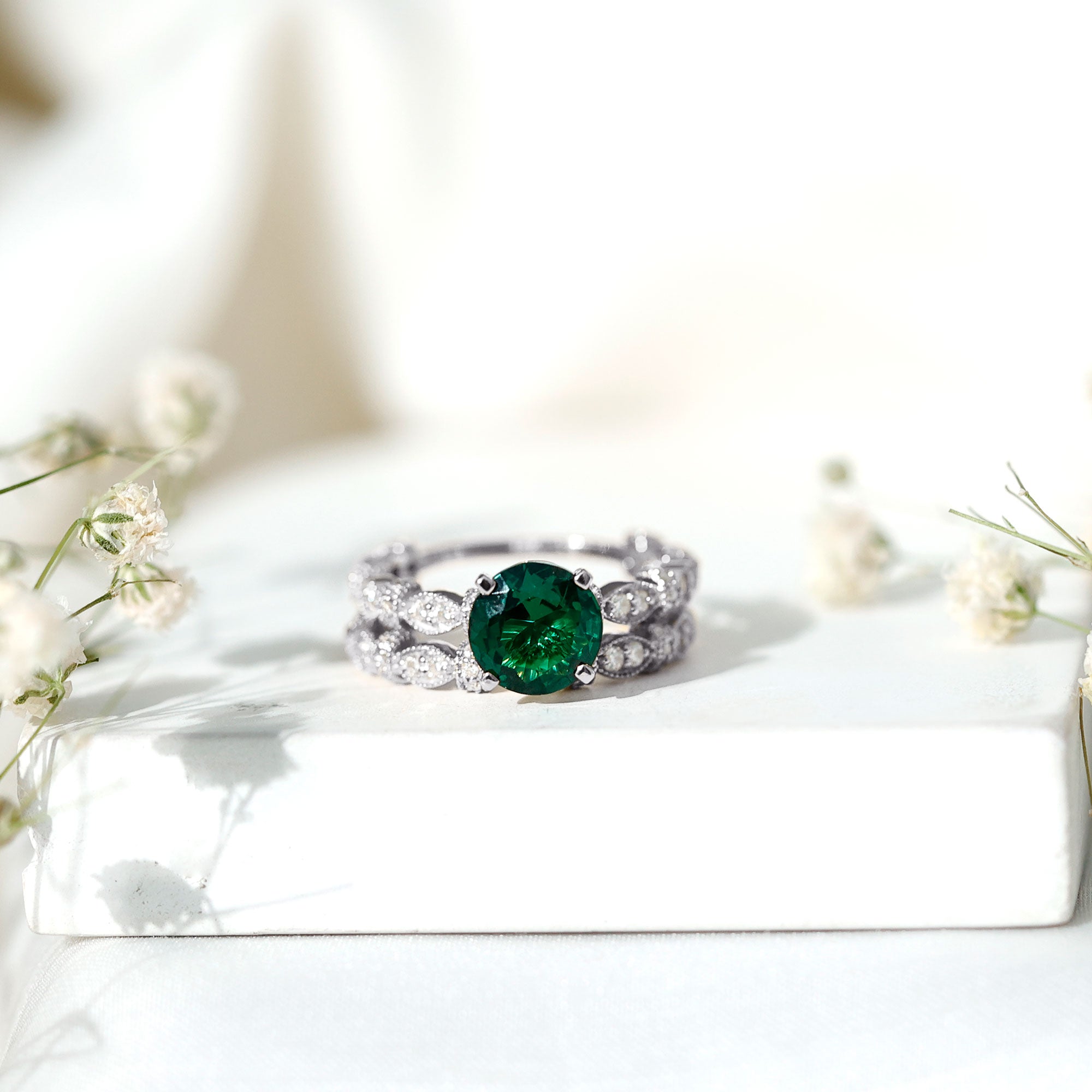 Lab Created Emerald Ring – Vintage Engagement Rings with Moissanite Wedding Band