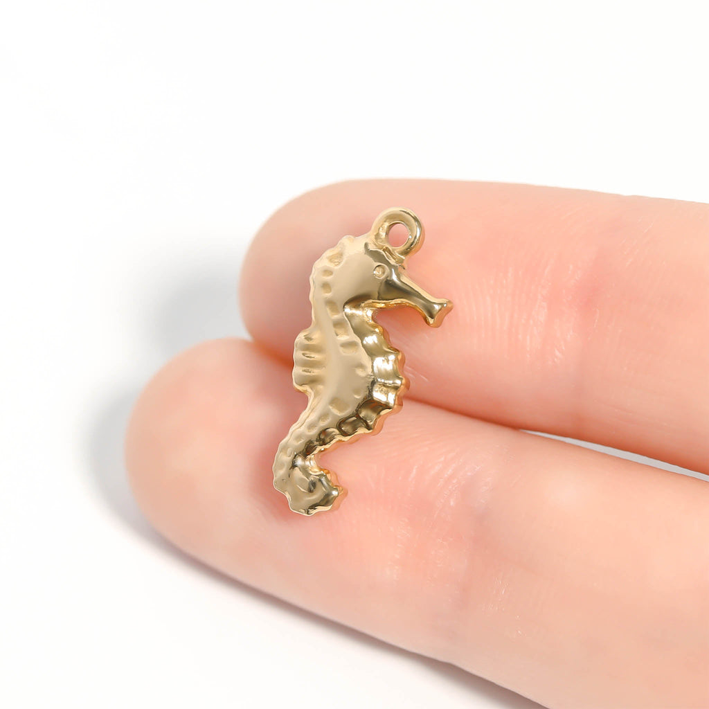 18K Gold Seahorse Charm – Hypoallergenic Stainless Steel Pendant for Ocean Lovers