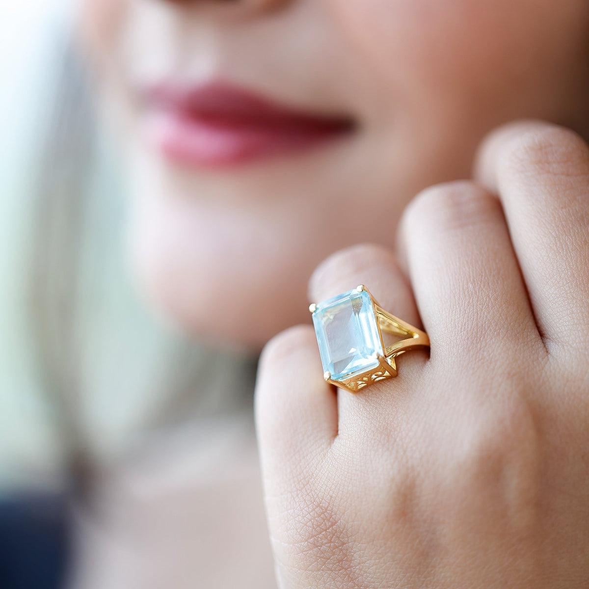 Aquamarine Engagement Ring – 9 Carat Emerald Cut Lab Grown Stone | Yellow Gold Basket Setting