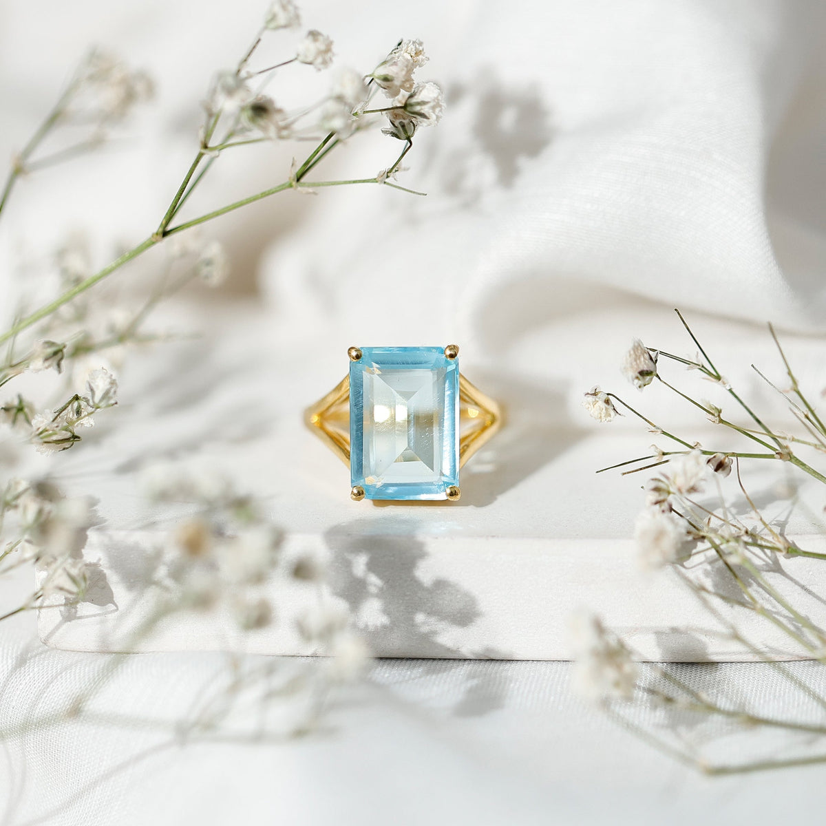 Aquamarine Engagement Ring – 9 Carat Emerald Cut Lab Grown Stone | Yellow Gold Basket Setting