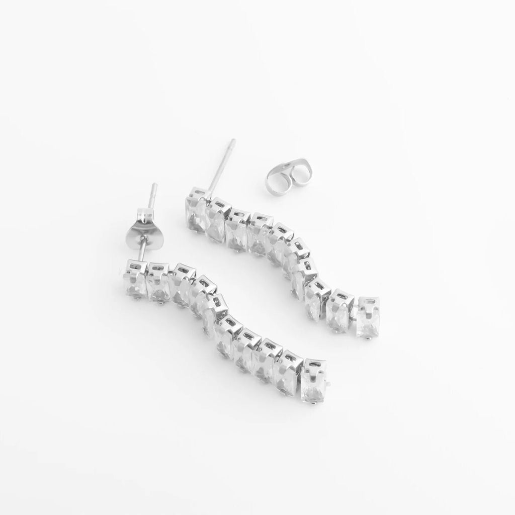 Emerald Dangle Earrings – 18K Gold Drop Earrings With Lever Back Closures - Earrings | Sunflower Soul Boutique