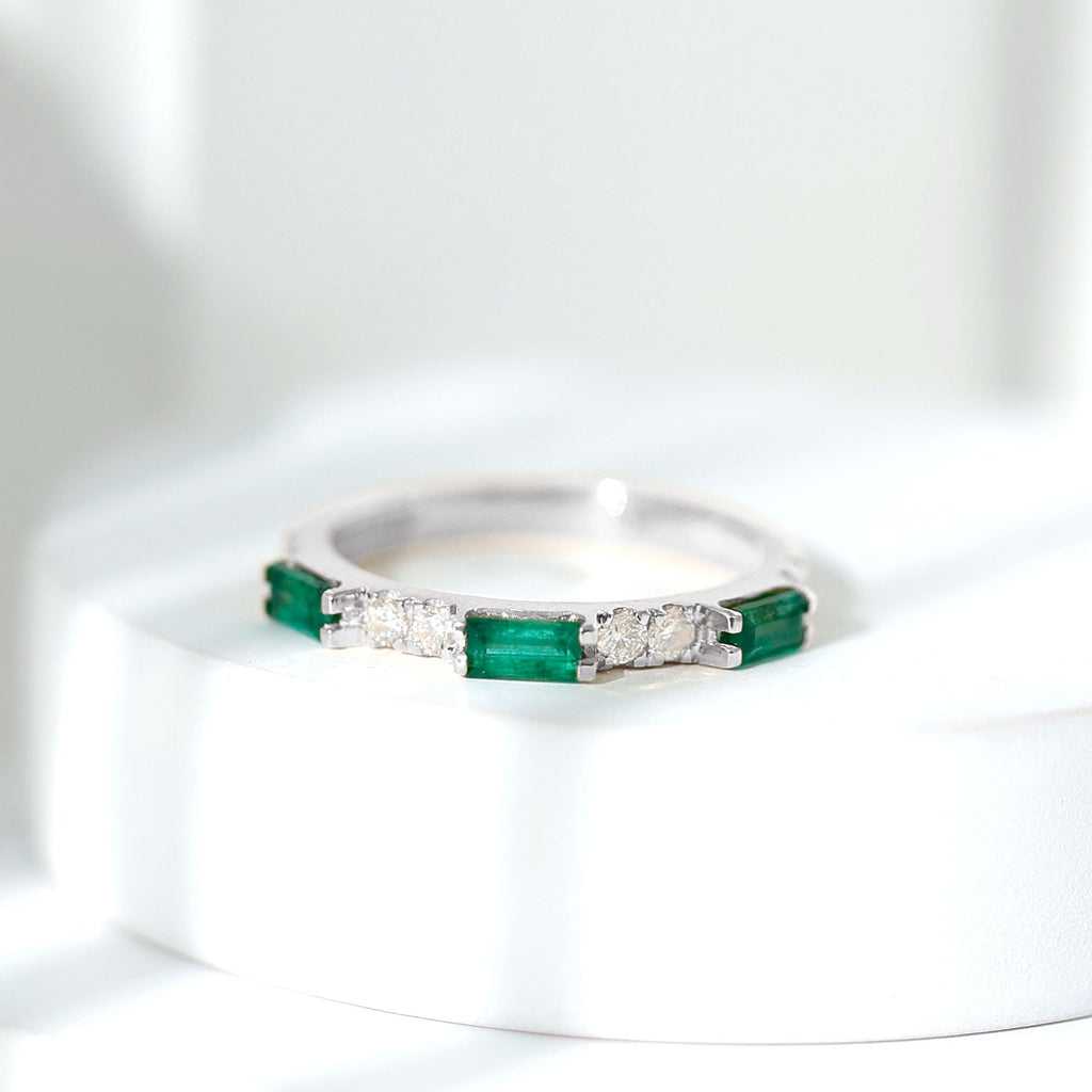 Emerald Diamond Ring – Stackable Band Ring With Baguette Cut Emerald & Diamonds