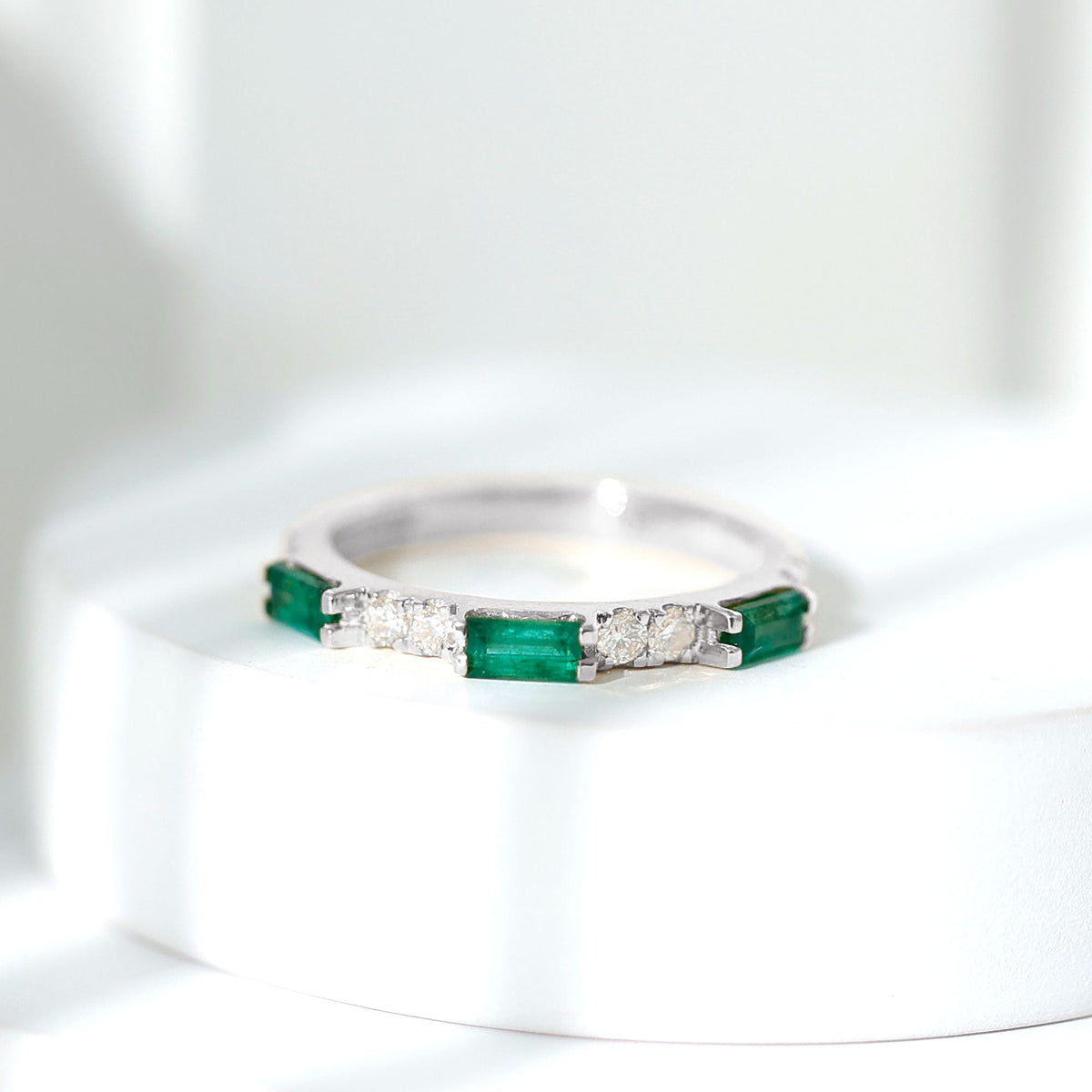 Emerald Diamond Ring – Stackable Band Ring With Baguette Cut Emerald & Diamonds